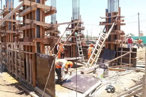 Los alcaldes provinciales y distritales de la región Piura se comprometieron a acelerar la reconstrucción de decenas de instituciones educativas públicas que fueron afectadas hace dos años por el fenómeno El Niño costero.