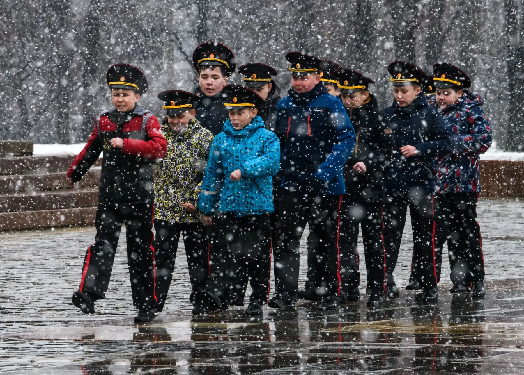 Cadetes rusos marchan durante la reunión anual de escuelas de cadetes en Moscú. Foto: AFP