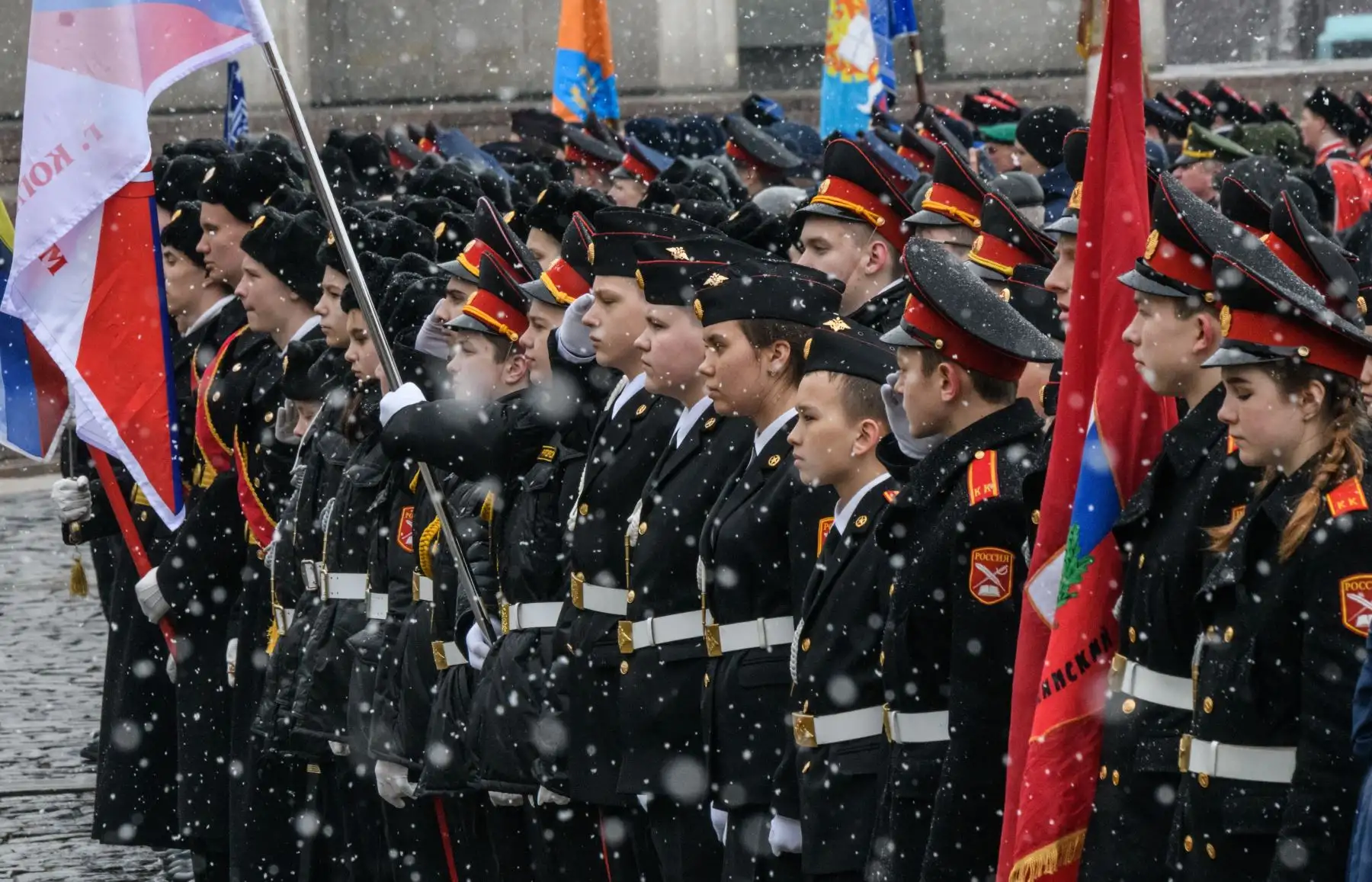 Cadetes rusos asisten a la reunión anual de escuelas de cadetes en Moscú. Foto: AFP