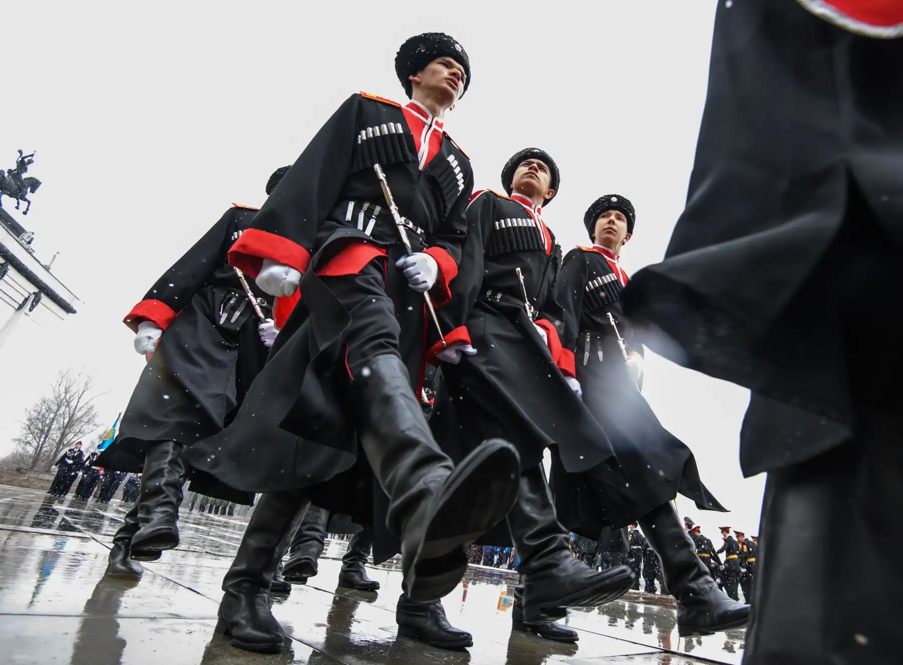Cadetes rusos marchan durante la reunión anual de escuelas de cadetes en Moscú. Foto: AFP