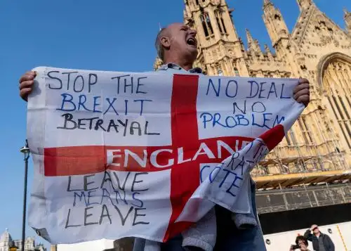 Los activistas en pro del "brexit" se manifiestan cerca de las Casas del Parlamento, en el centro de Londres, el 29 de marzo del 2019. Foto: AFP.
