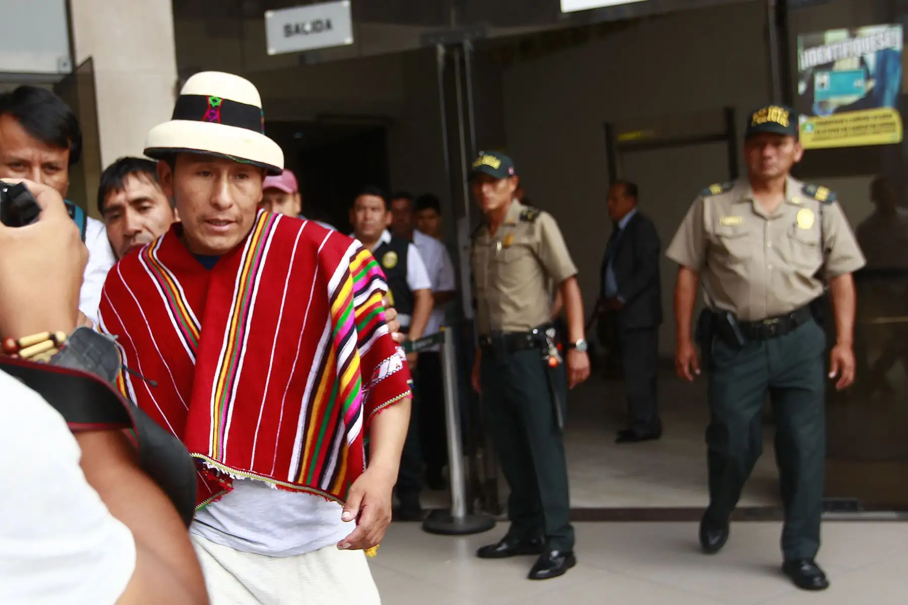 Gregorio Rojas, pdte de la comunidad de Fuera bamba es liberado. Foto: ANDINA/Eddy Ramos