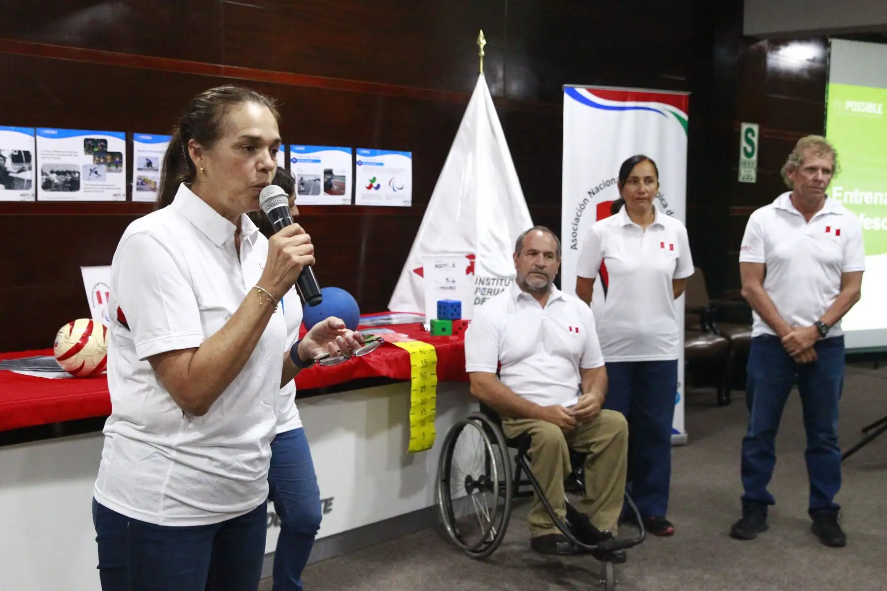 Sra. Luisa Villar Galvez , Presidenta de la Asociación Nacional Paralímpica del Perú – ANPPERU dirige Taller de concientización llamado “I´m POSSIBLE” el cual busca sensibilizar y concientizar a las personas en etapa escolar, a través de charlas y actividades lúdicas que le permitirán conocer todo lo referente al Movimiento Paralímpico.Foto: ANDINA/Eddy Ramos
