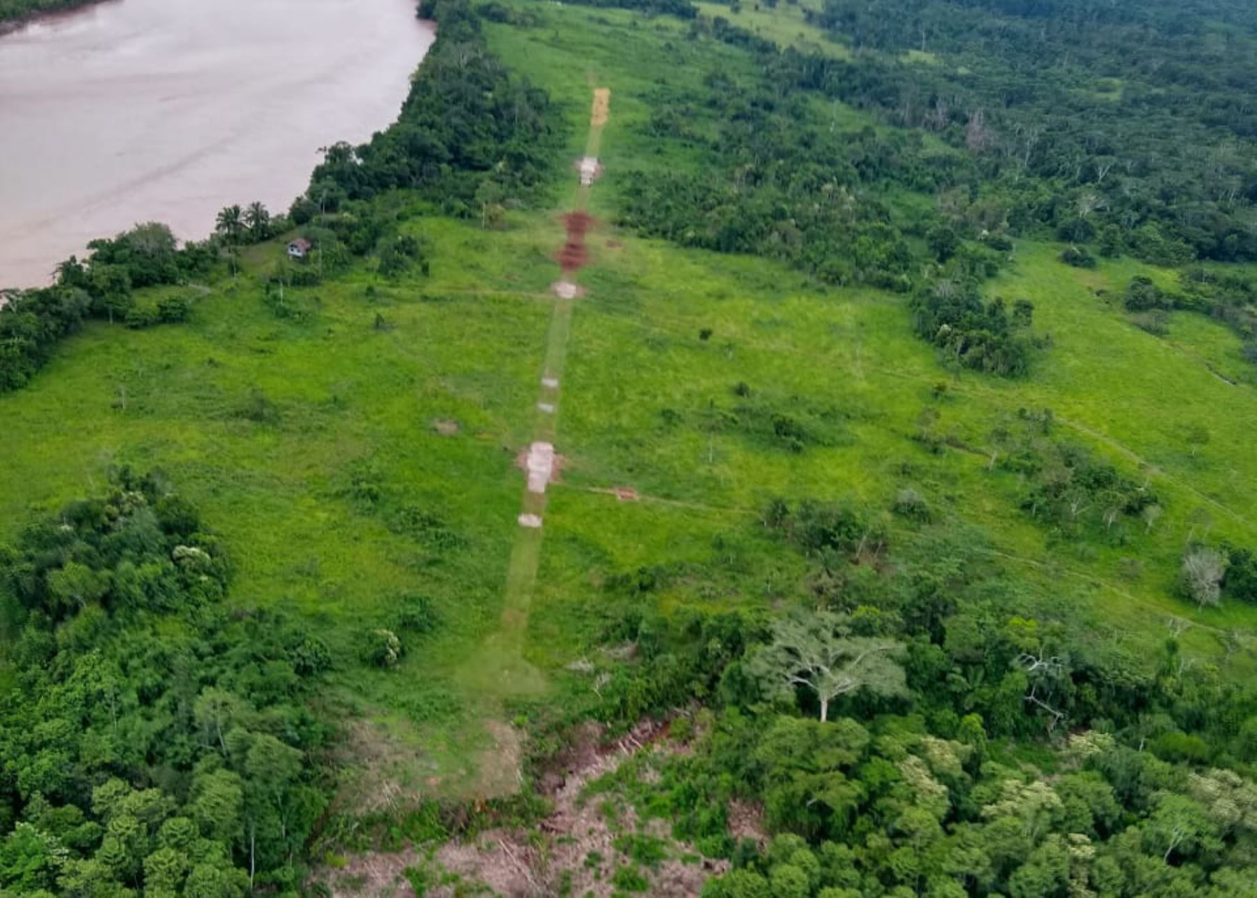 FF. AA. y PNP destruyen pistas de aterrizaje clandestinas en Pichis Palcazú.