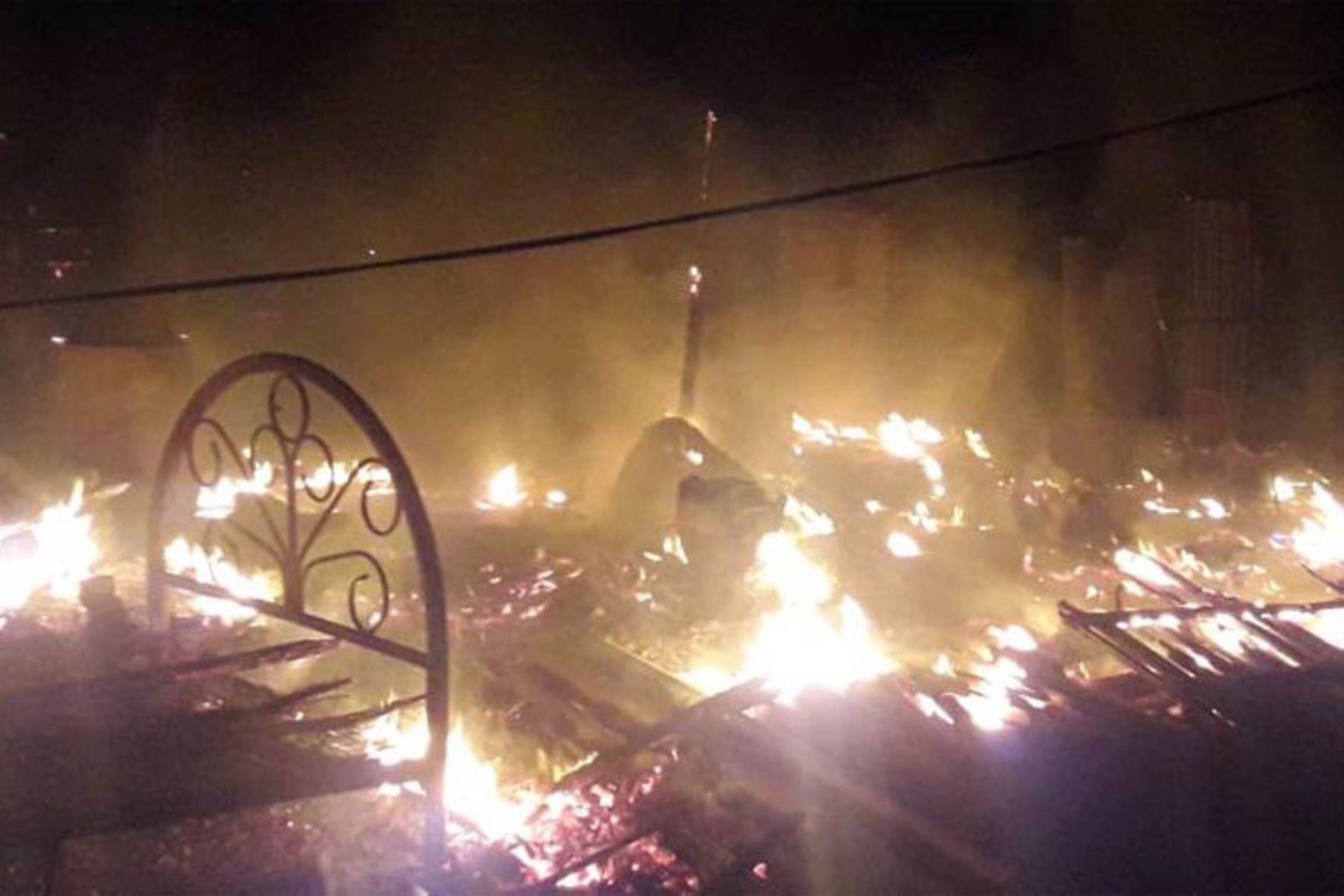 Incendio arrasa con 13 viviendas en pueblo joven de Nuevo Chimbote. Foto: radiorsd.pe