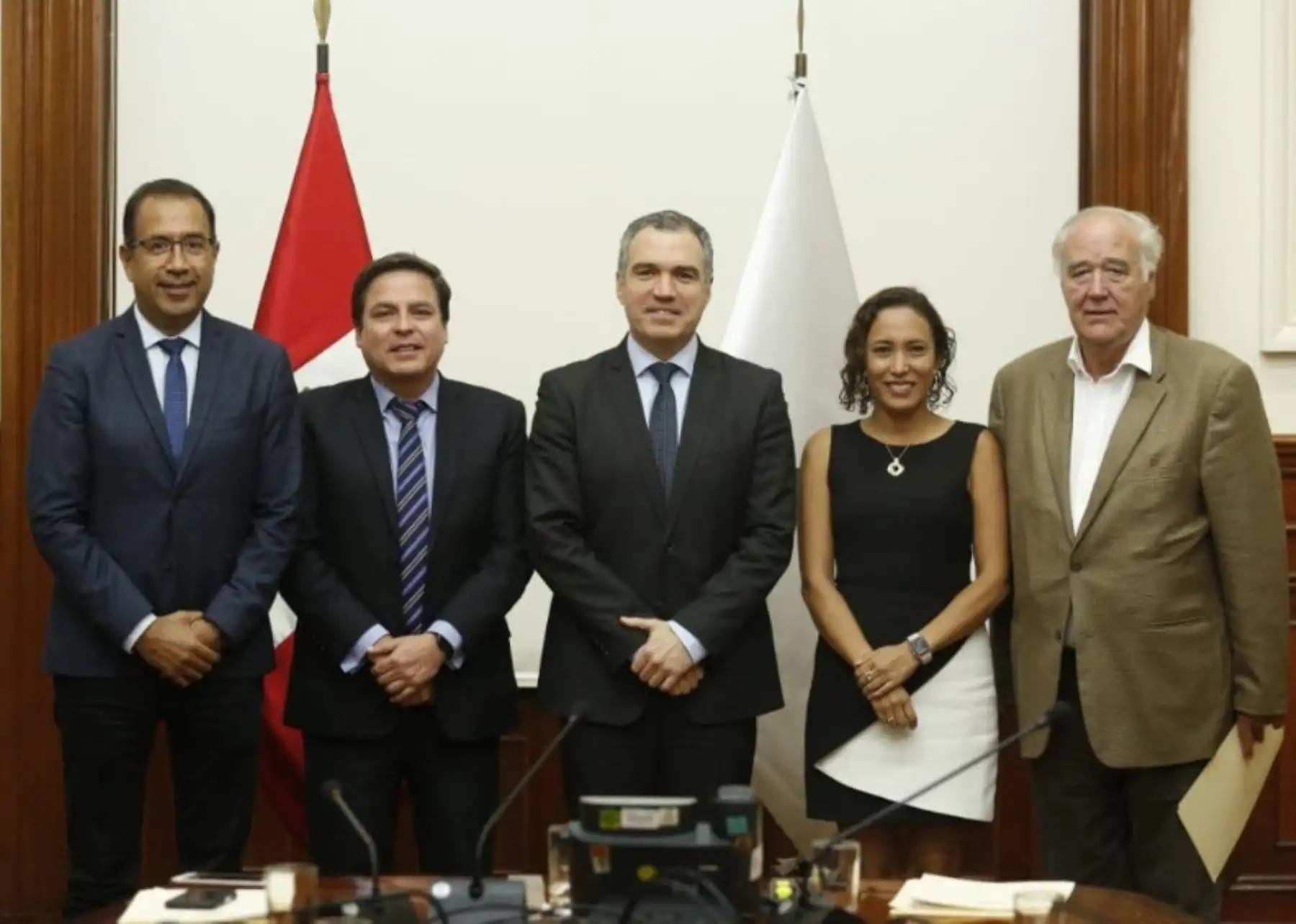Miembros de Acción Popular con presidente del Consejo de Ministros, Salvador del Solar.