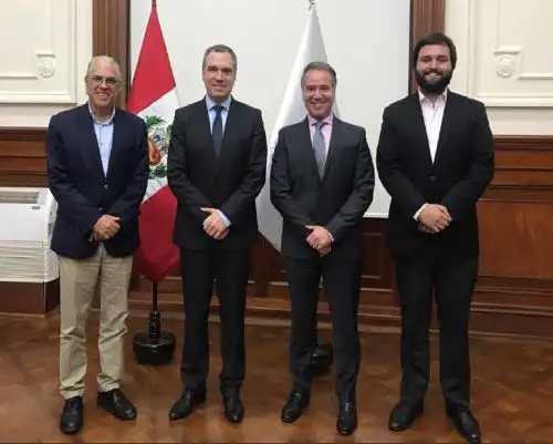 Salvador del Solar y bancada Liberal.