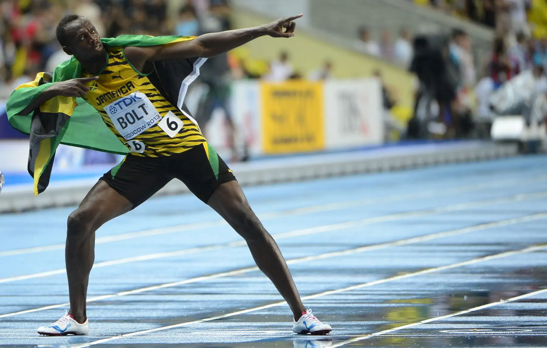 Usain Bolt de Jamaica gana la final de 100 metros en el Campeonato Mundial de la IAAF 2013 en el estadio Luzhniki en Moscú. Foto: AFP