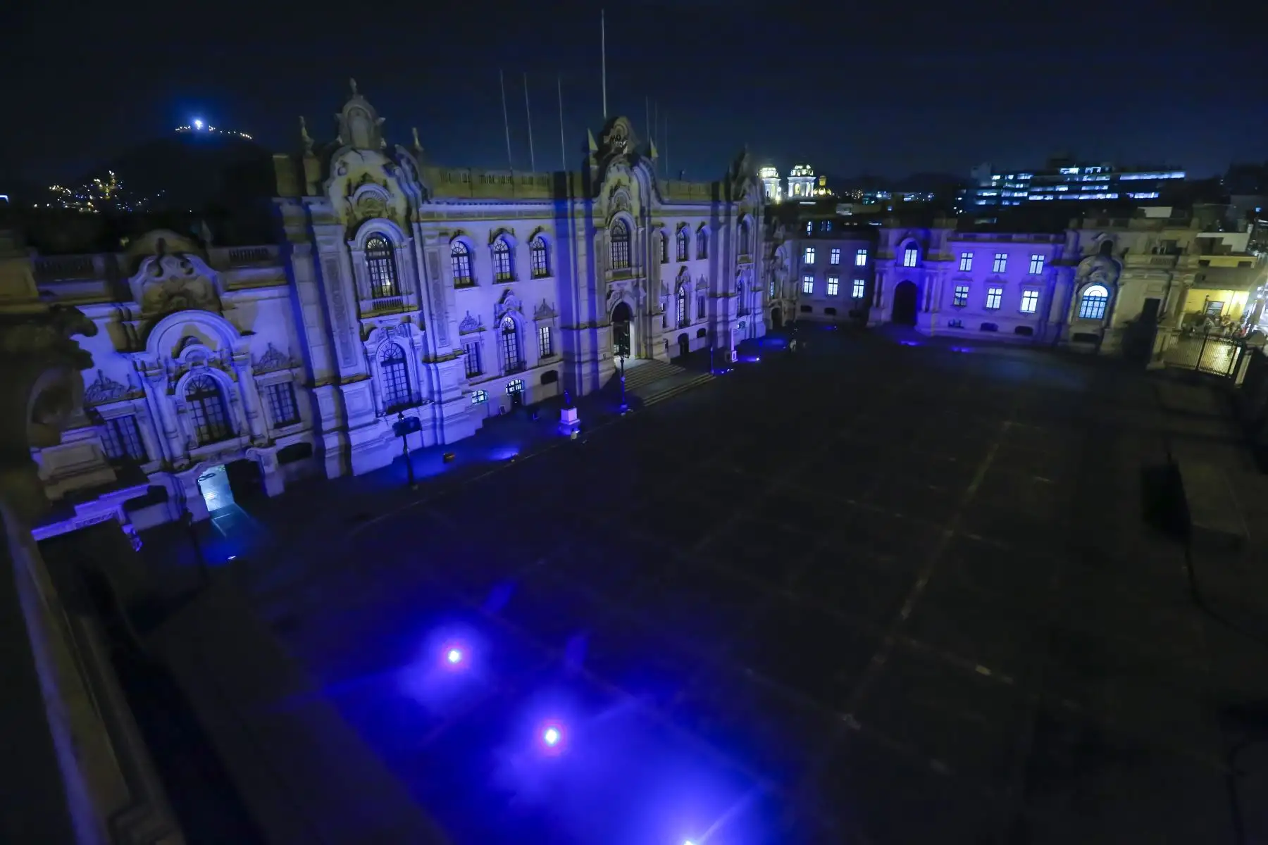 Jefe de Estado preside ceremonia de encendido de la luz azul de la fachada de Palacio de Gobierno en el marco del Día Mundial de Concienciación sobre el Autismo. Foto: ANDINA/Presidencia