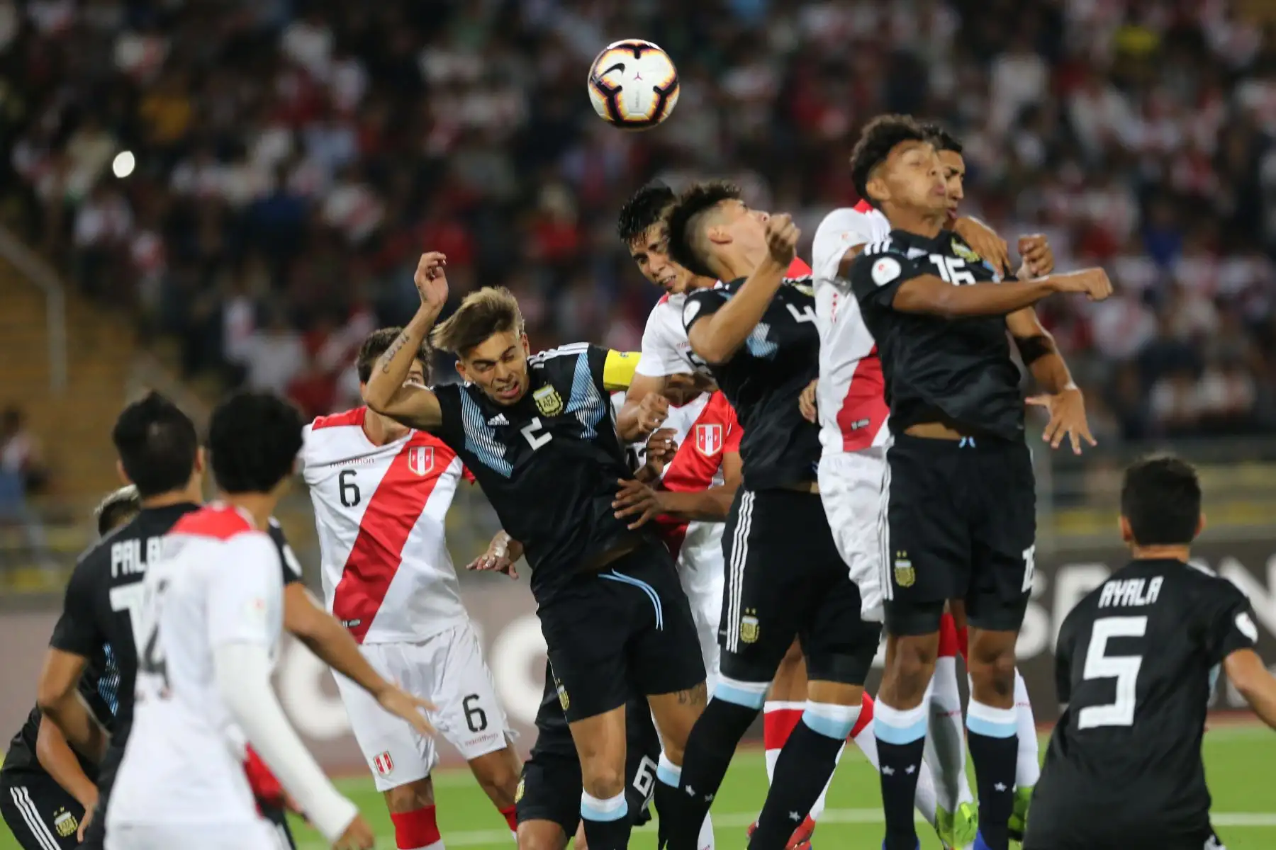 Perú vs. Argentina disputan  en el estadio UNMSM en la final del Sudamericano Sub 17. Foto: ANDINA/Jhony Laurente
