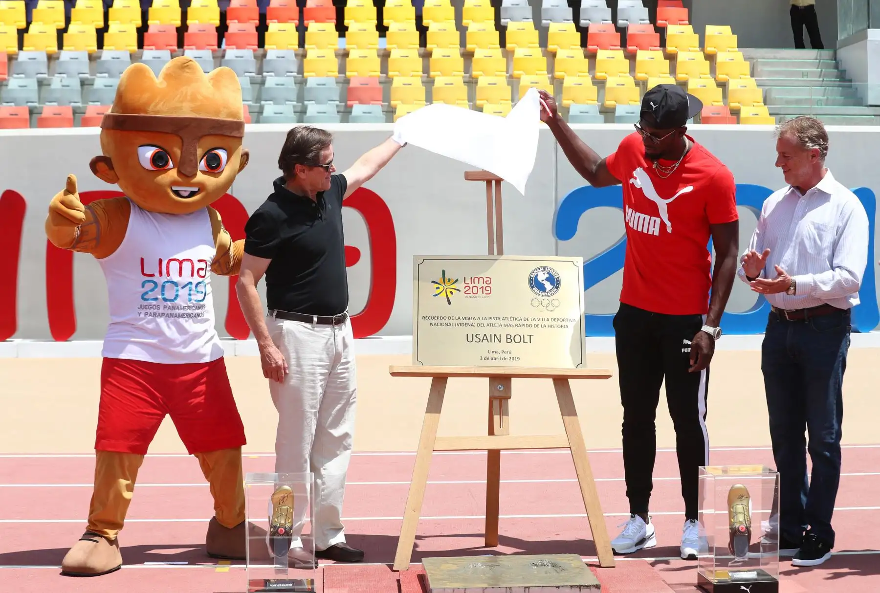 Usain Bolt dejó su huella en la nueva pista atlética de la Videna. Foto: ANDINA/Norman Cordova Usain Bolt dejó su huella en la nueva pista atlética de la Videna. Foto: ANDINA/Norman Cordova