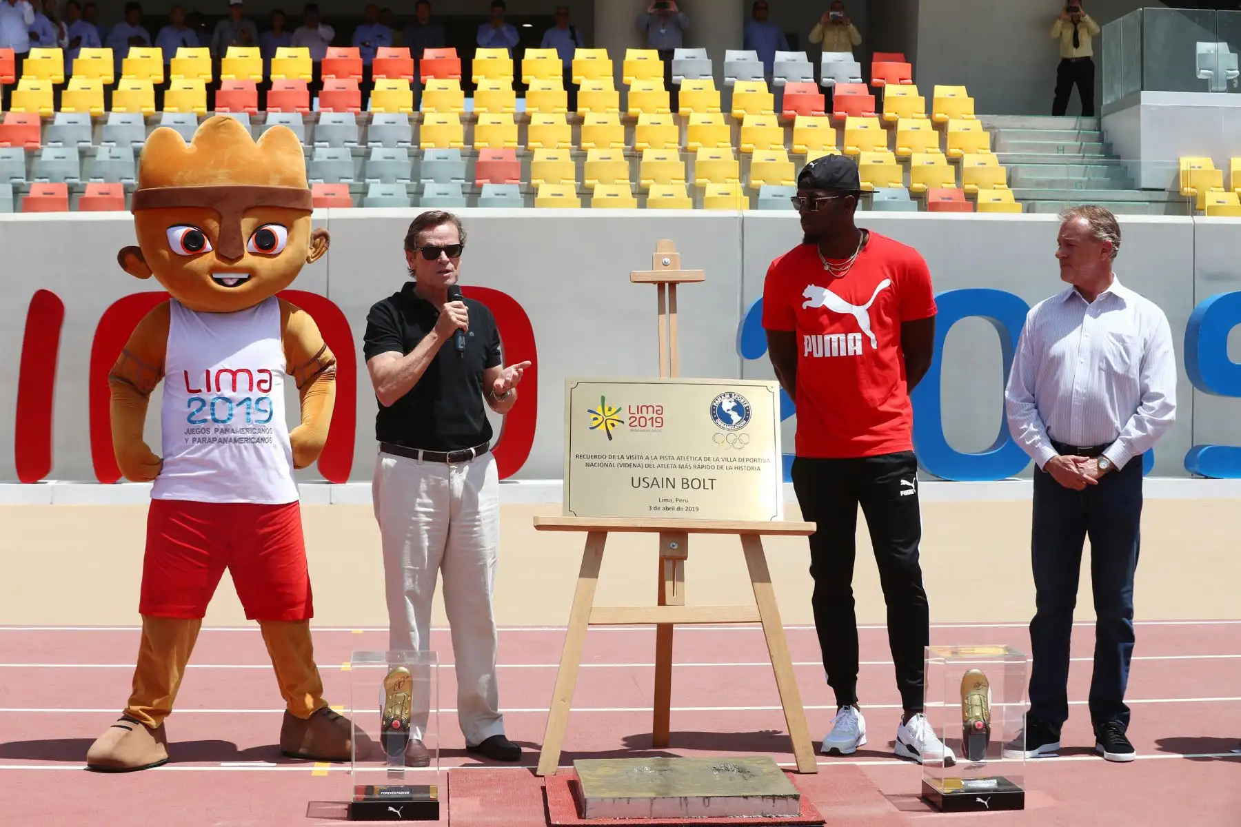 Usain Bolt dejó su huella en la nueva pista atlética de la Videna. Foto: ANDINA/Norman Cordova Usain Bolt dejó su huella en la nueva pista atlética de la Videna. Foto: ANDINA/Norman Cordova