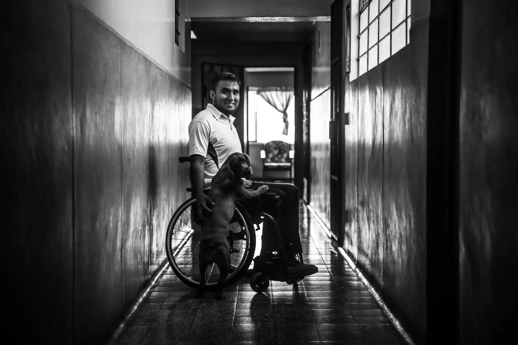 Recibió 9 balas en el cuerpo y una de ellas le quemó la médula espinal entre la sexta y séptima vértebra. Foto: ANDINA/Luis Iparraguirre