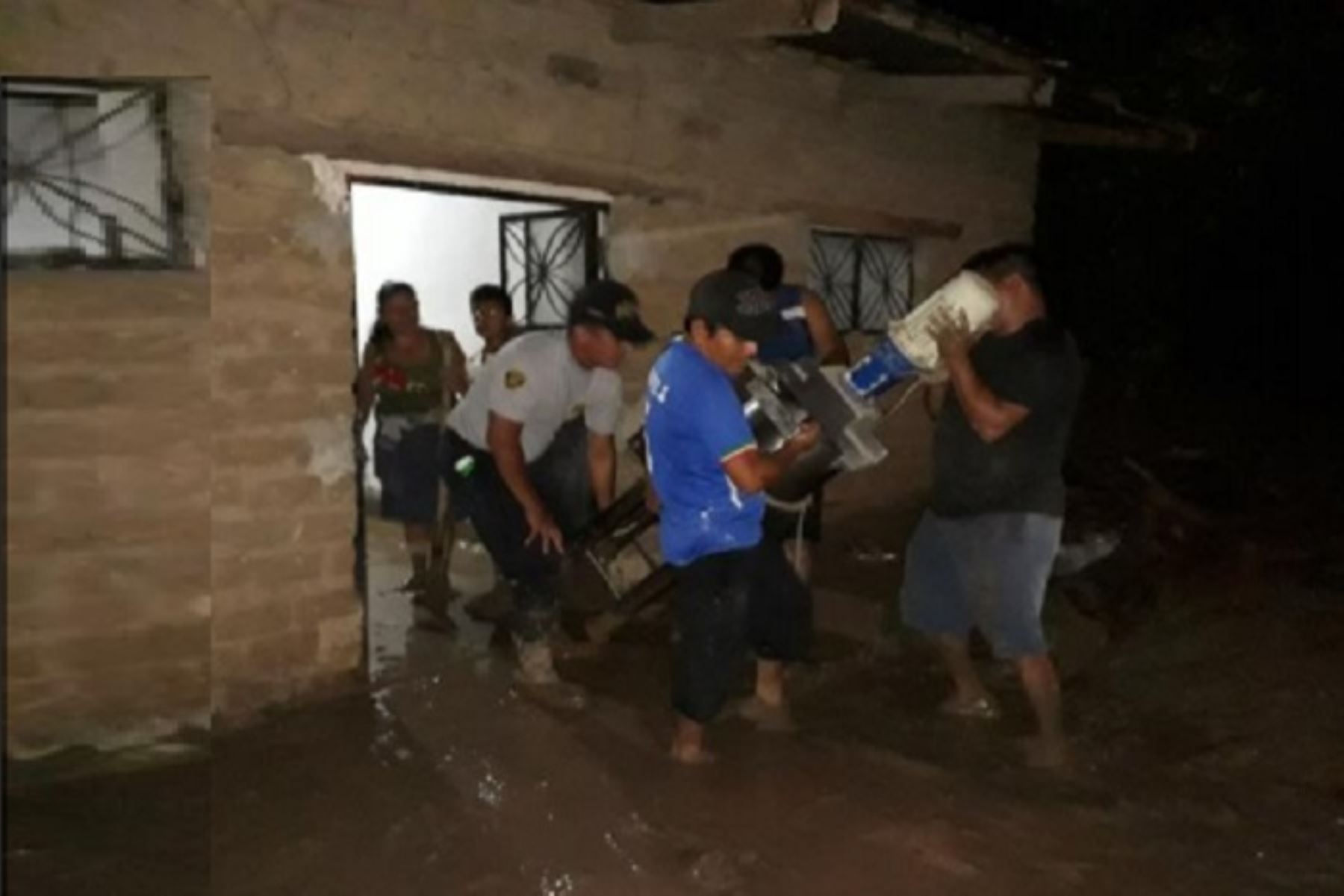 La activación de la quebrada Las Tunas, debido a las lluvias intensas, produjo un huaico que dejó 7 familias damnificadas al resultar dañadas sus viviendas, al igual que una carretera en el caserío de Atolle, distrito de Pomahuaca, provincia de Jaén, región Cajamarca.