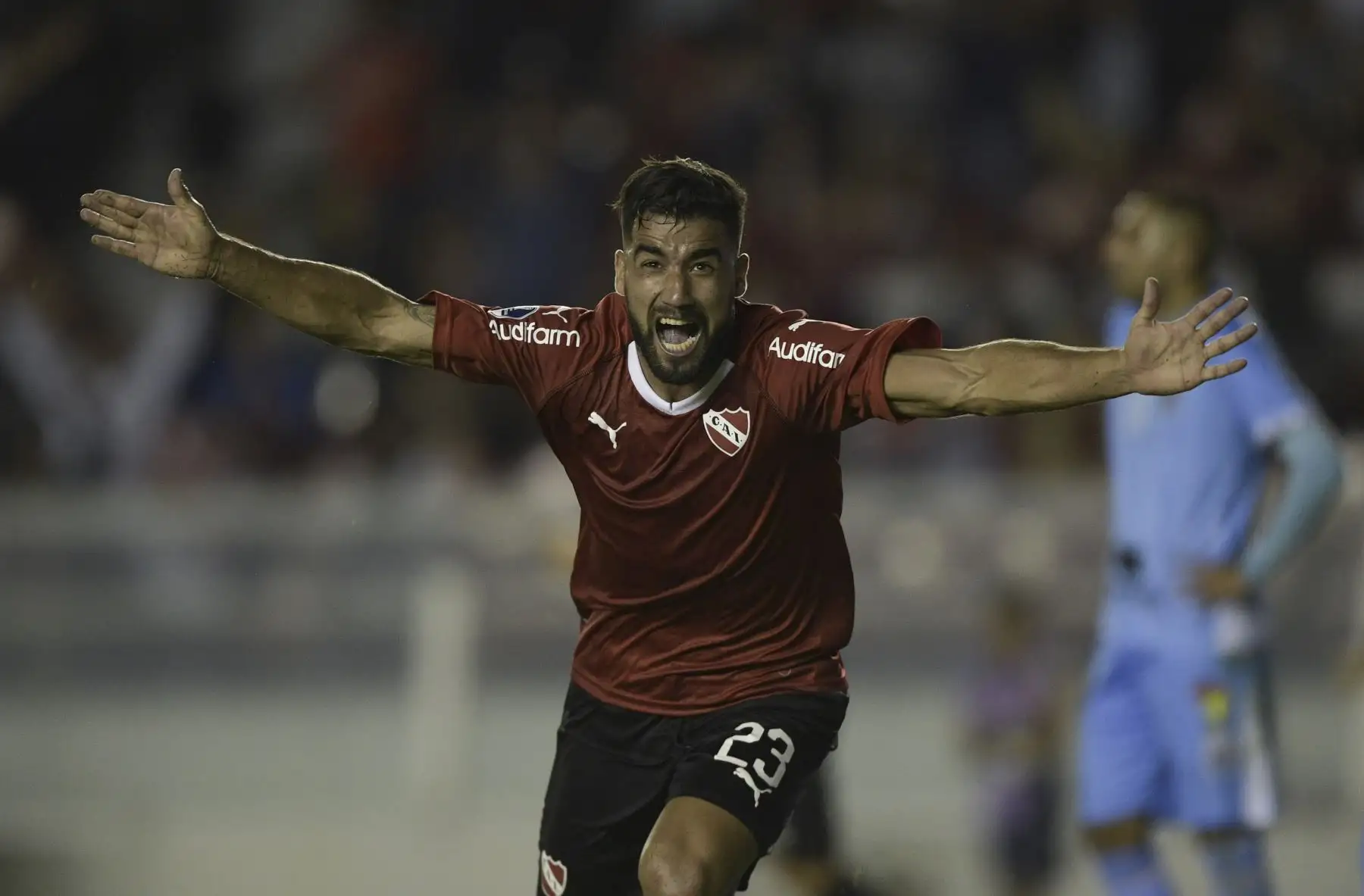 El defensor argentino del Independiente Emanuel Britez celebra después de marcar un gol contra el Deportivo Binacional de Perú durante el partido de fútbol de la Copa Sudamericana.Foto.AFP