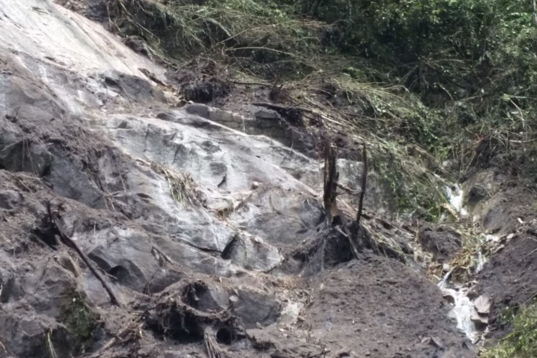 Especialistas retirarán escombros que cubren los andenes de Machu Picchu, en Cusco. Foto: ANDINA/Difusión.
