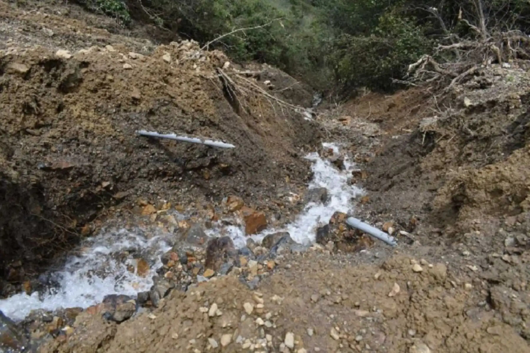 Debido a las lluvias intensas colapsó el sistema de captación de agua potable que abastece a las localidades de Huaychó y Yurajyacu, en la provincia de Pomabamba, región Áncash, y alrededor de 400 usuarios no cuentan con el servicio.