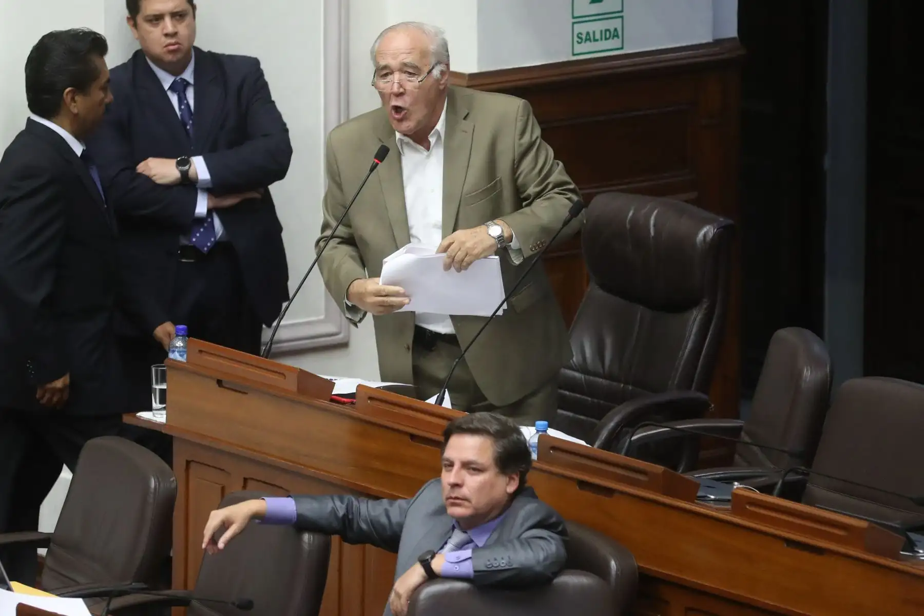 Intervención del congresista Víctor Andrés García Belaunde durante el debate del voto de confianza.

Foto: ANDINA/Juan Carlos Guzmán Negrini.