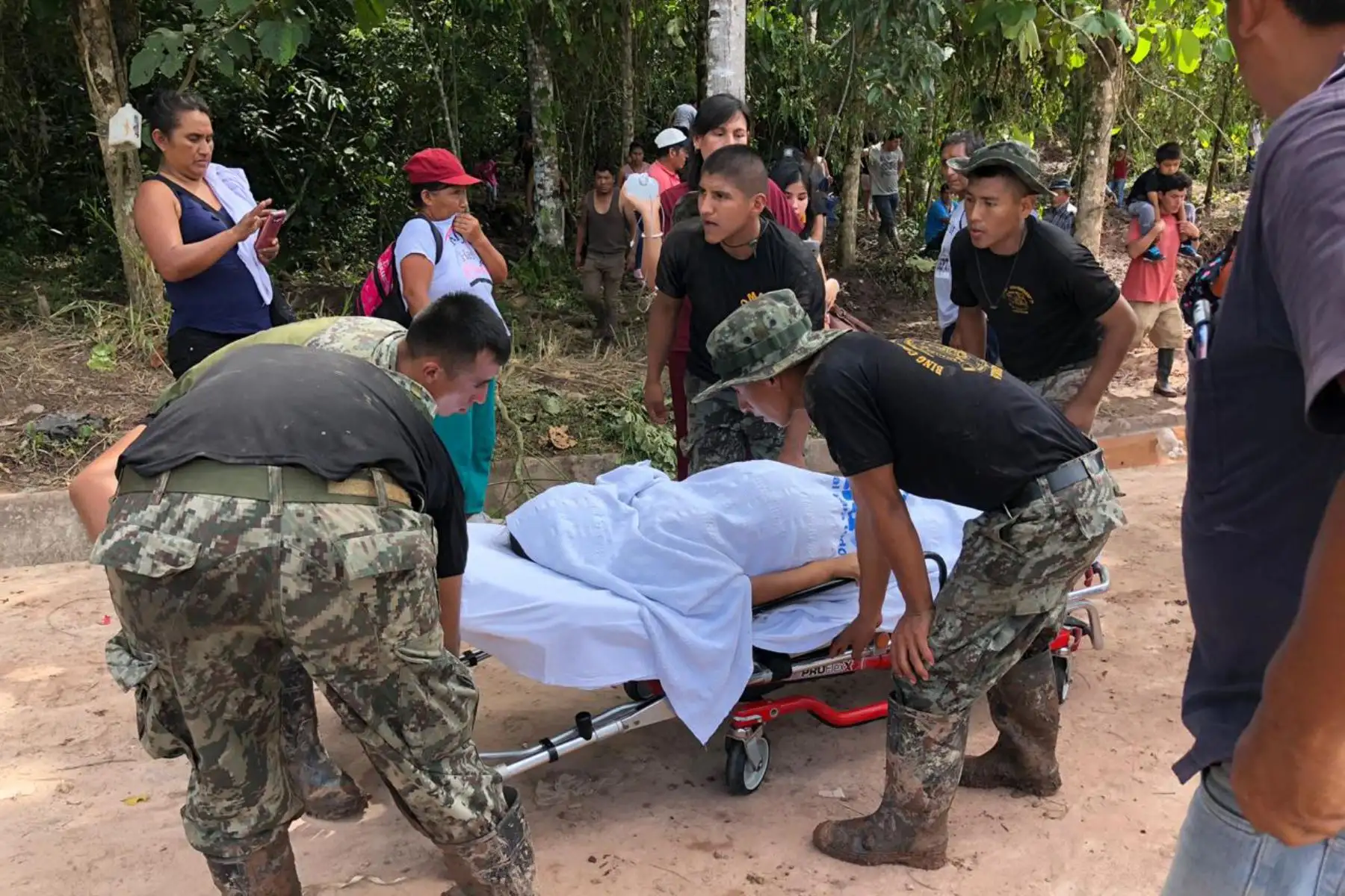 Acciones militares de apoyo humanitario de la brigada Pedro Ruiz Gallo de la Merced, frente a desastres naturales producidos en su zona de responsabilidad. Foto: ANDINA/Difusión