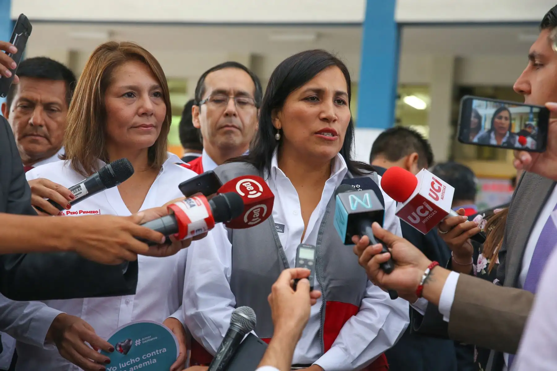 Las ministras de Desarrollo e Inclusión Social, Paola Bustamante y de Educación, Flor Pablo, participan en  la campaña de la lucha contra la anemia en los niños. Foto: ANDINA/Vidal Tarqui
