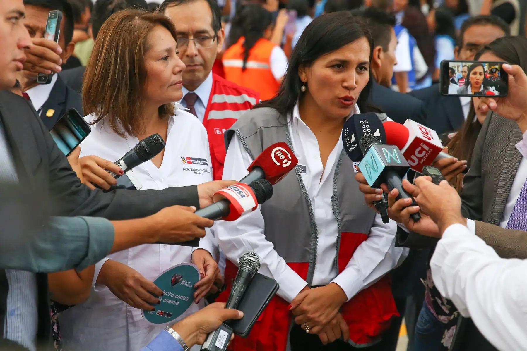 Las ministras de Desarrollo e Inclusión Social, Paola Bustamante y de Educación, Flor Pablo, participan en  la campaña de la lucha contra la anemia en los niños. Foto: ANDINA/Vidal Tarqui