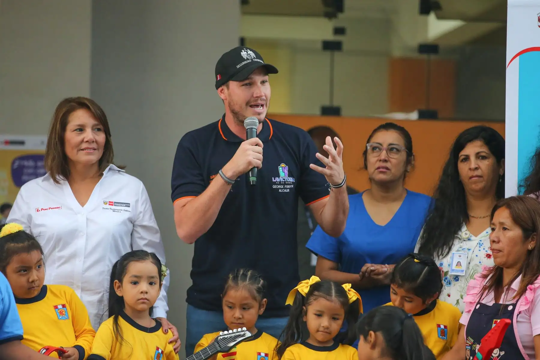 Las ministras de Desarrollo e Inclusión Social, Paola Bustamante y de Educación, Flor Pablo, participan en  la campaña de la lucha contra la anemia en los niños. Foto: ANDINA/Vidal Tarqui
