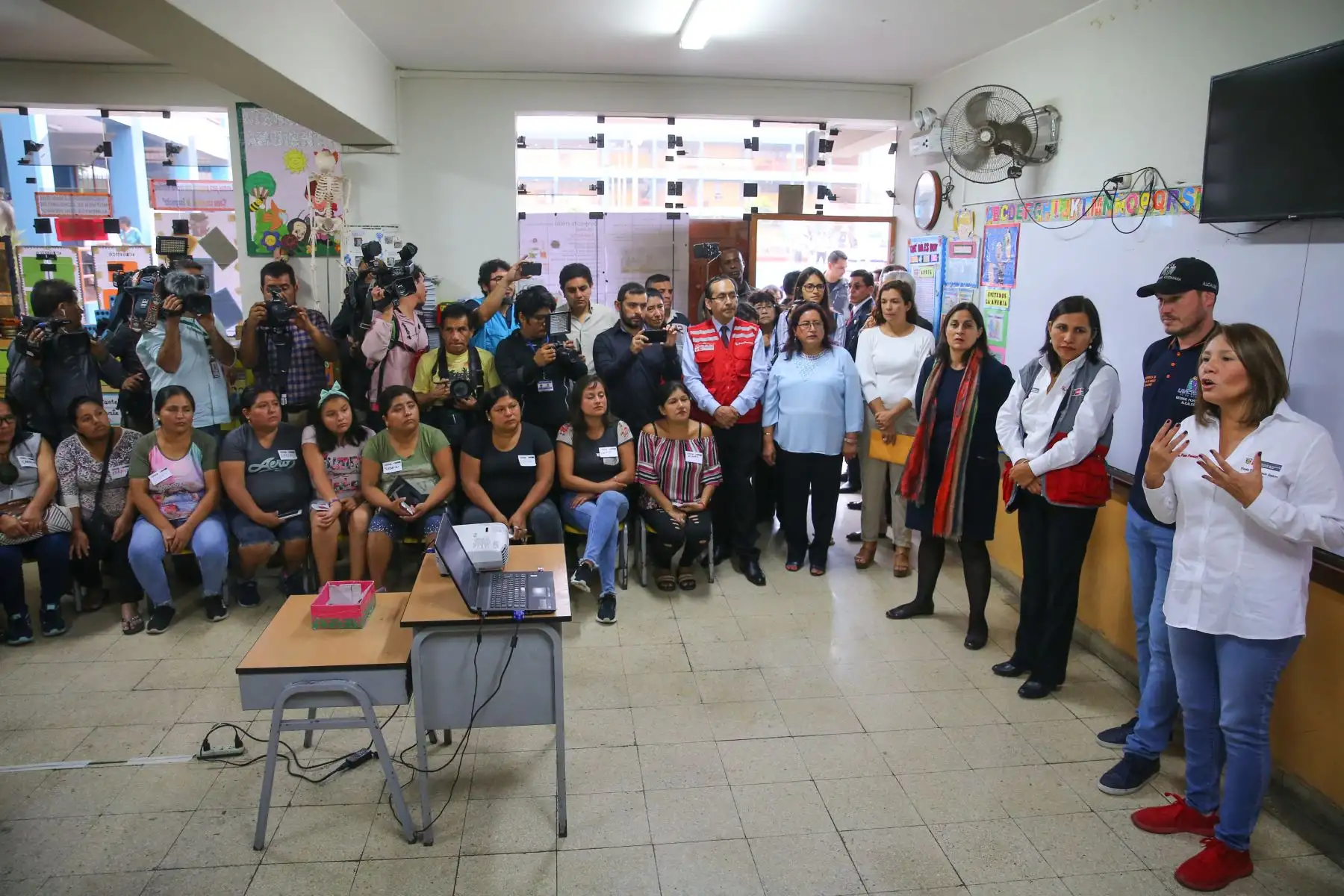 Las ministras de Desarrollo e Inclusión Social, Paola Bustamante y de Educación, Flor Pablo, participan en  la campaña de la lucha contra la anemia en los niños. Foto: ANDINA/Vidal Tarqui
