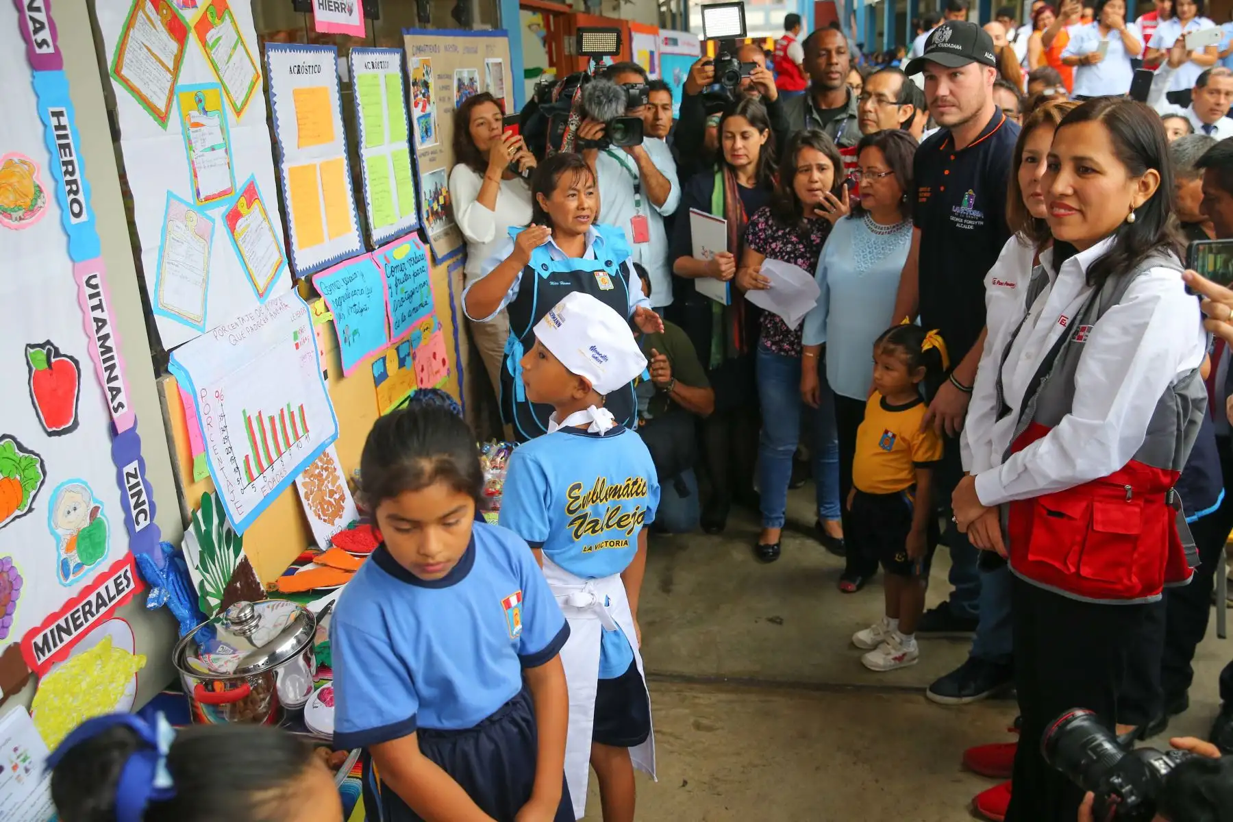 Las ministras de Desarrollo e Inclusión Social, Paola Bustamante y de Educación, Flor Pablo, participan en  la campaña de la lucha contra la anemia en los niños. Foto: ANDINA/Vidal Tarqui