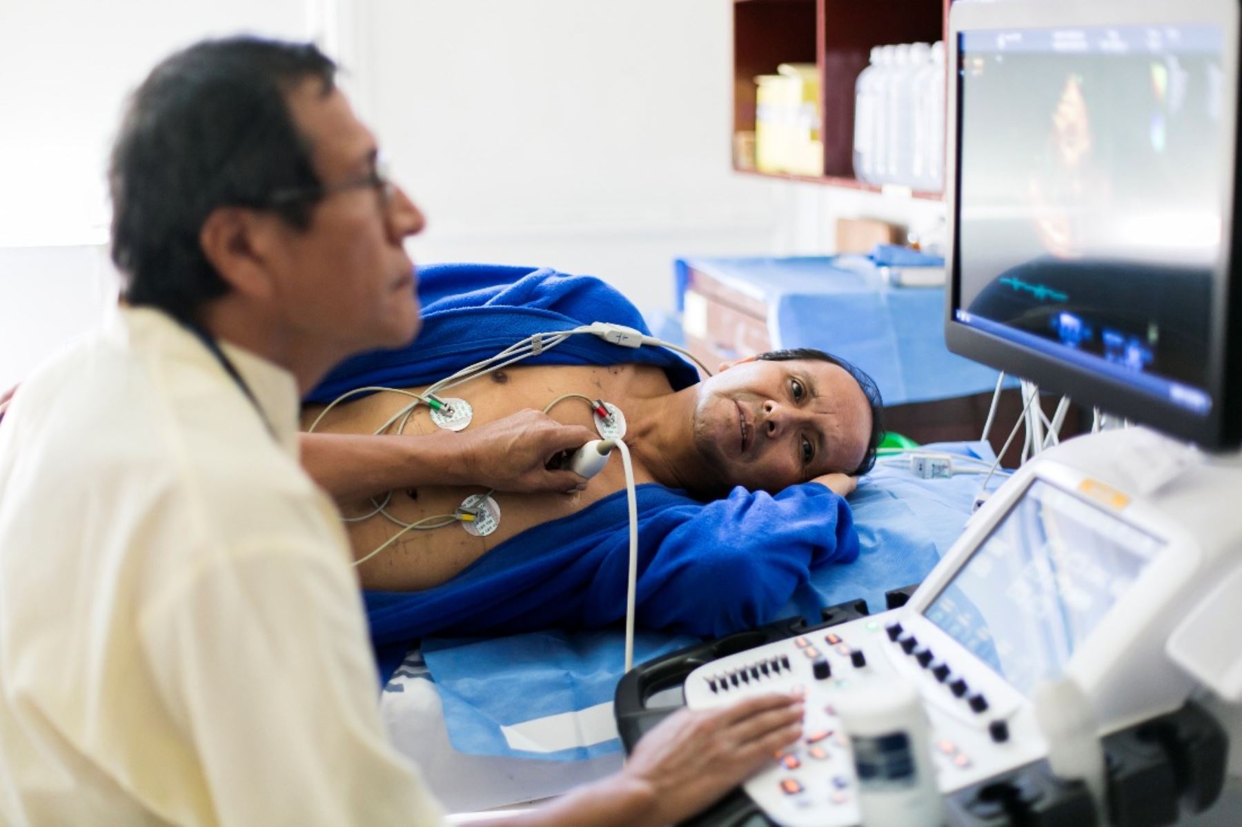 Cirujanos de EsSalud intervienen corazón de trabajador y salvan su vida. Foto: ANDINA/Difusión.