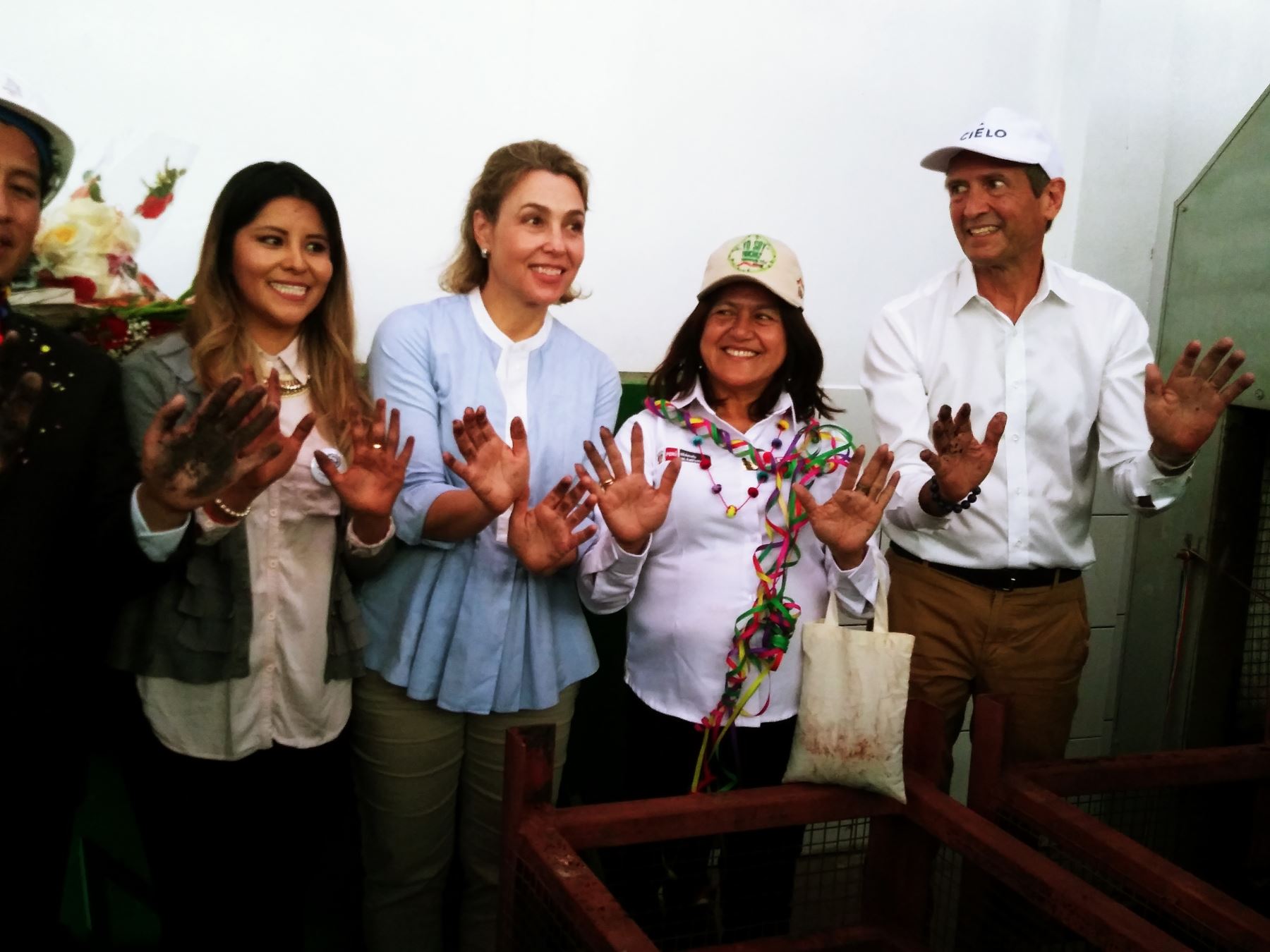 Viceministra del Ambiente, Albina Ruíz, junto a otras autoridades y representantes de empresas privadas, inauguro hoy la Planta de Valorización de Residuos Orgánicos en el distrito de Machu Picchu Pueblo, que se convierte en la localidad 100% sostenible del Perú y America Latina. Foto: Luis Zuta Dávila