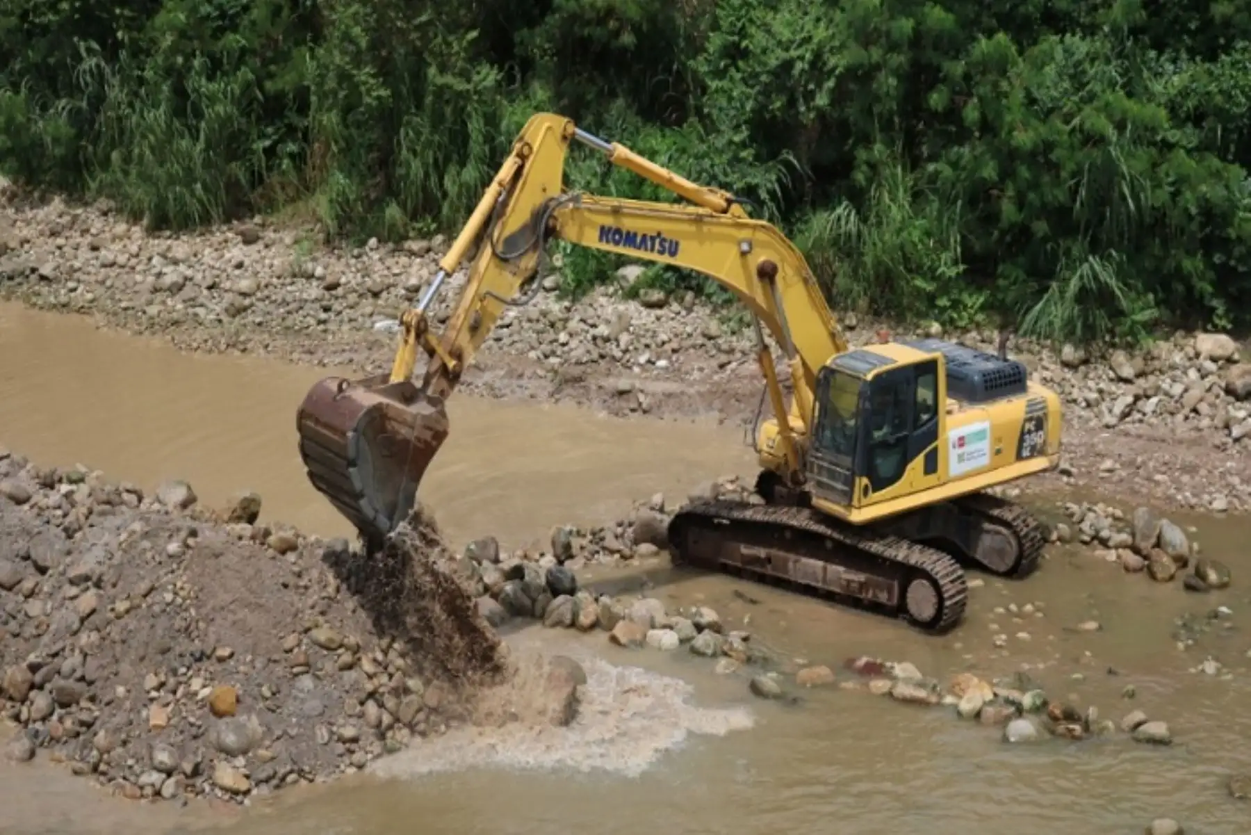 Con maquinaria pesada atienden emergencia en Uchiza, San Martín, afectada por huaico y desborde de río.Foto:  ANDINA/Archivo