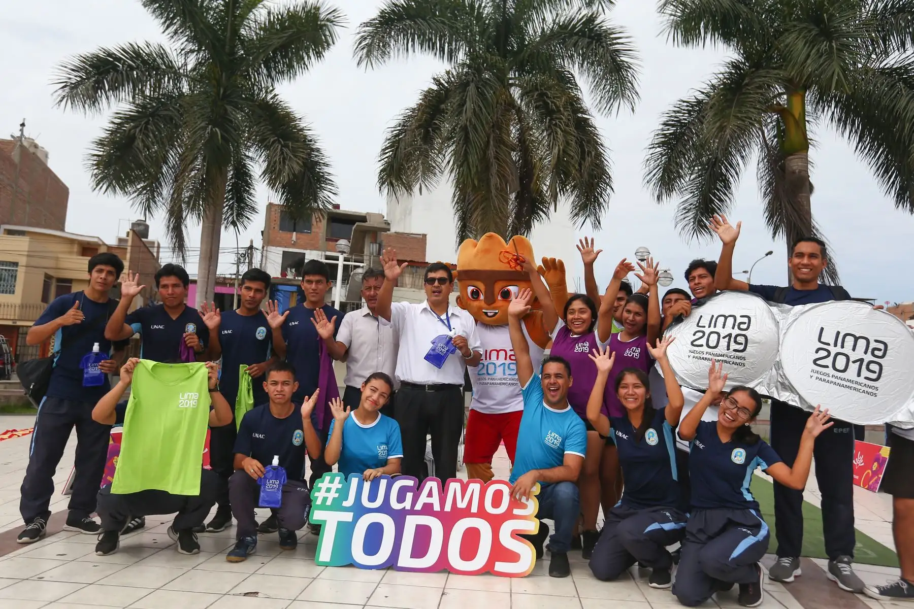 Milco la mascota de los juegos Panamericanos Lima 2019 y el alcalde de la Perla, participan de eventos deportivos en el Callao.Foto:ANDINA/Héctor Vinces