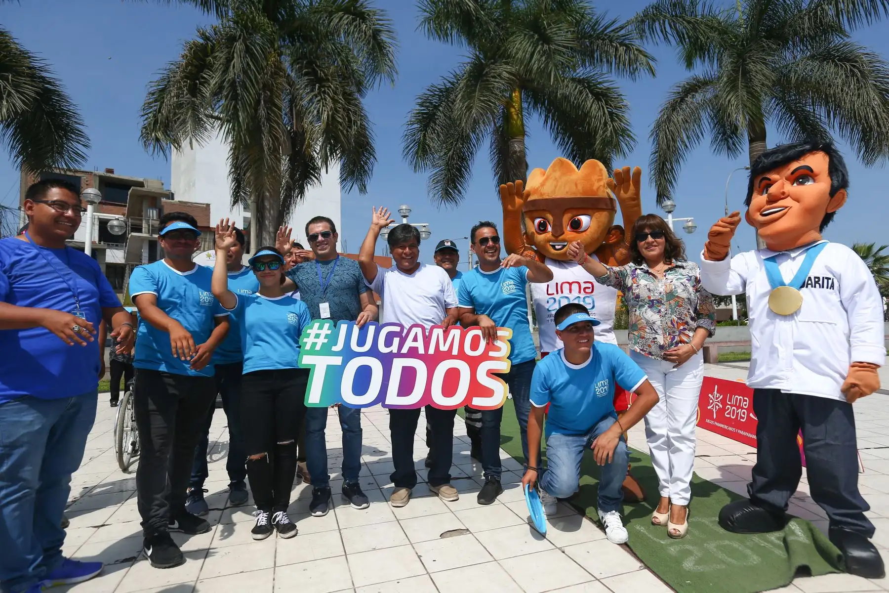 Milco la mascota de los juegos Panamericanos Lima 2019 y el alcalde de la Perla, participan de eventos deportivos en el Callao.Foto:ANDINA/Héctor Vinces