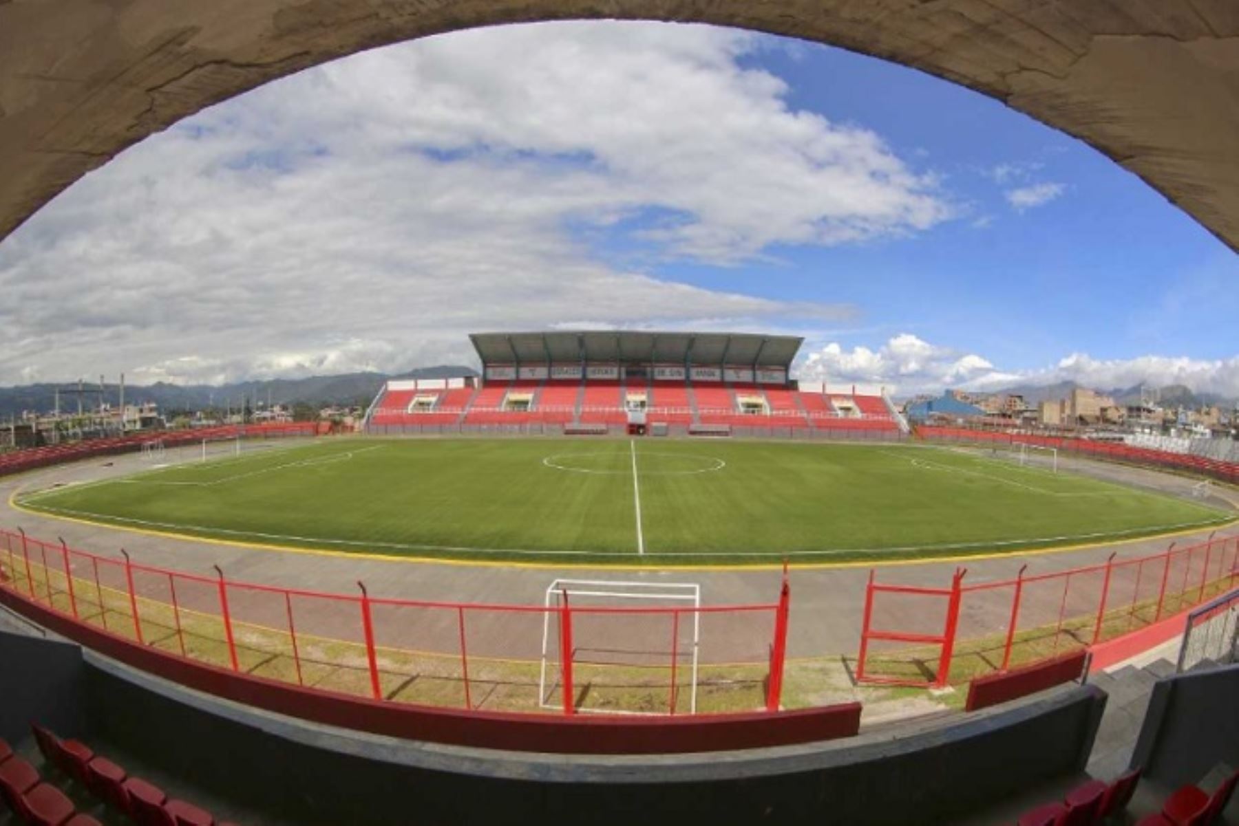 La pronta inauguración del nuevo campo sintético de fútbol del Estadio Héroes de San Ramón, donde habitualmente juega de local la Universidad Técnica de Cajamarca (UTC) de la Liga 1, anunció el presidente del Instituto Peruano del Deporte (IPD), Sebastián Suito.