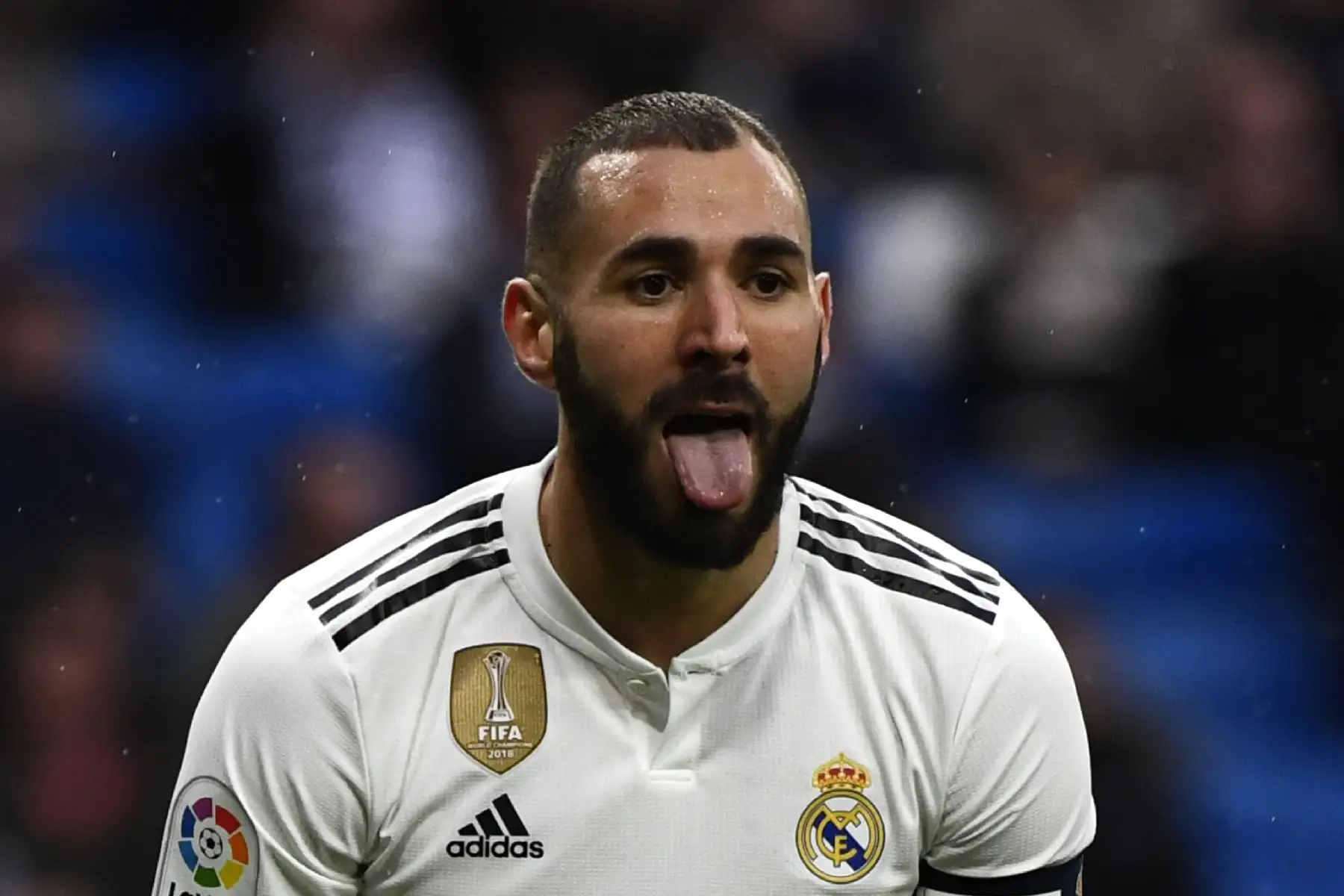 Karim Benzema del Real Madrid celebra su gol luego de anotar al Eibar en el Santiago Bernabeu. Foto: AFP