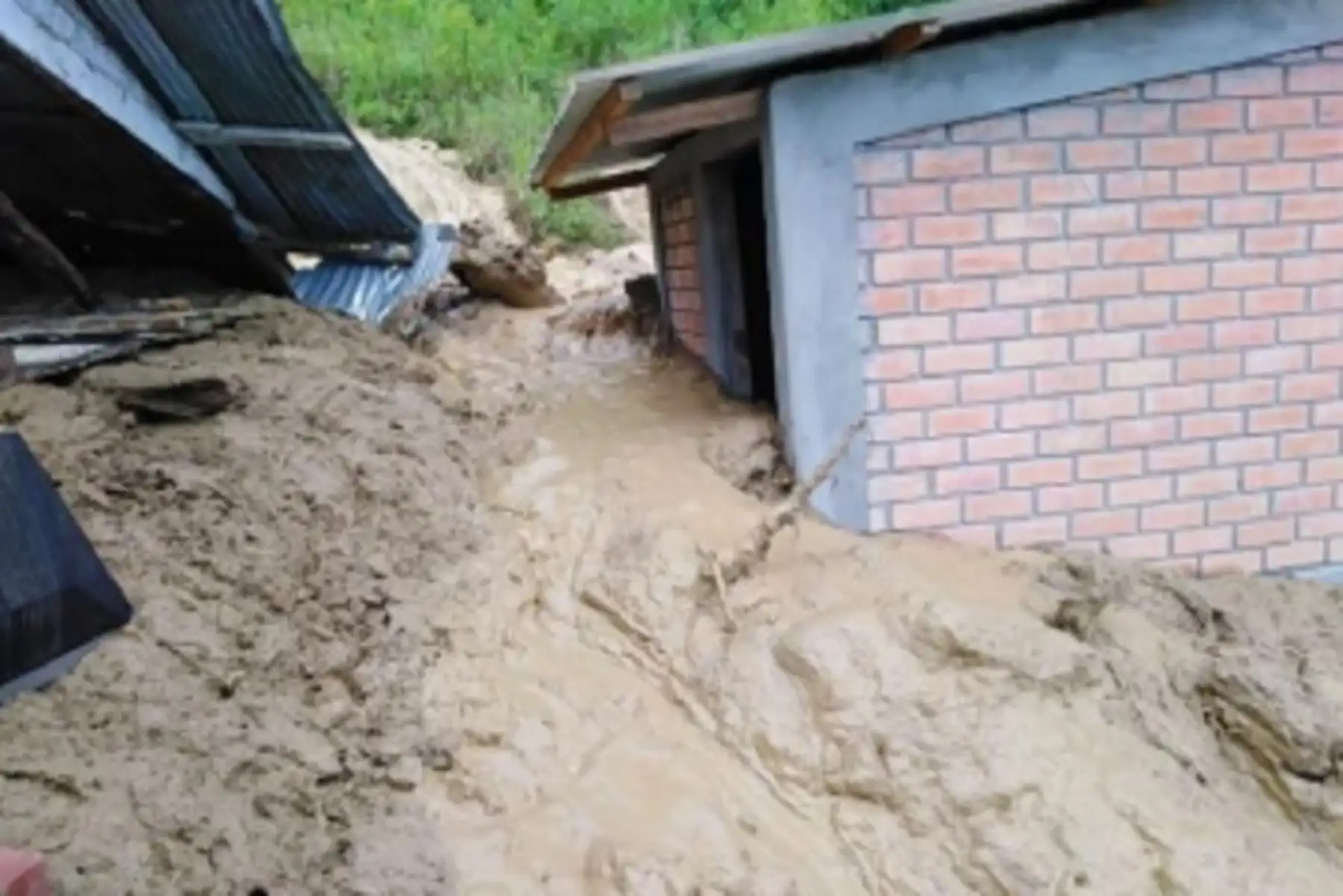 El Centro Nacional de Estimación, Prevención y Reducción de Riesgos de Desastres (Cenepred) informó que 256 distritos de la sierra situados en 13 departamentos del Perú presentan un riesgo muy alto ante la ocurrencia de huaicos y deslizamientos ocasionados por lluvias intensas. ANDINA/Difusión