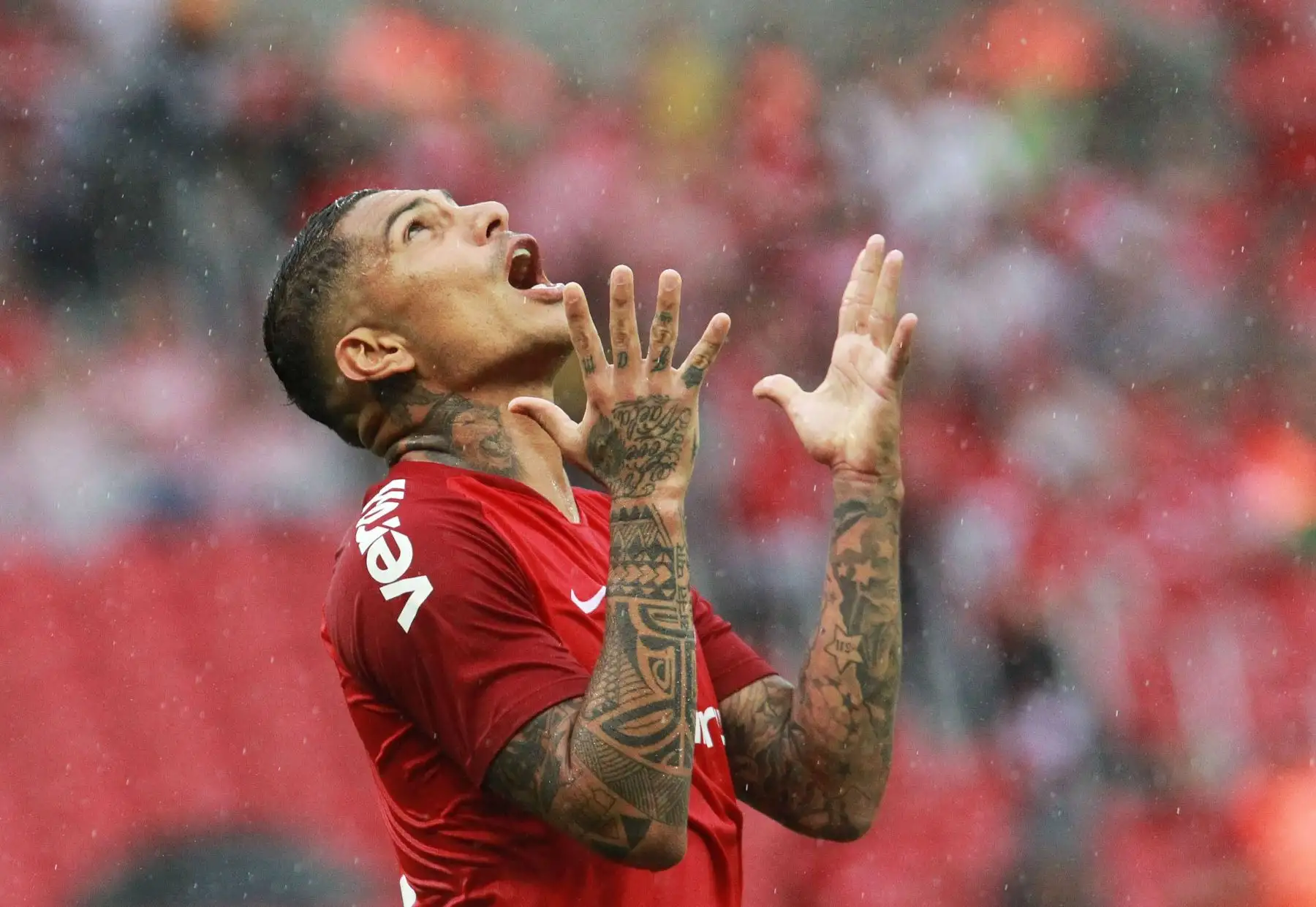 Paolo Guerrero reaccionó este sábado, en el estadio brasileño entre Internacional de Porto Alegre y las Caixias, en el estadio Beira-Río de Porto Alegre (Brasil). Guerrero, de 35 años, no compite profesionalmente desde el Mundial de Rusia 2018, consiguió disputar gracias a un recurso aceptado por un tribunal deportivo.Foto: EFE