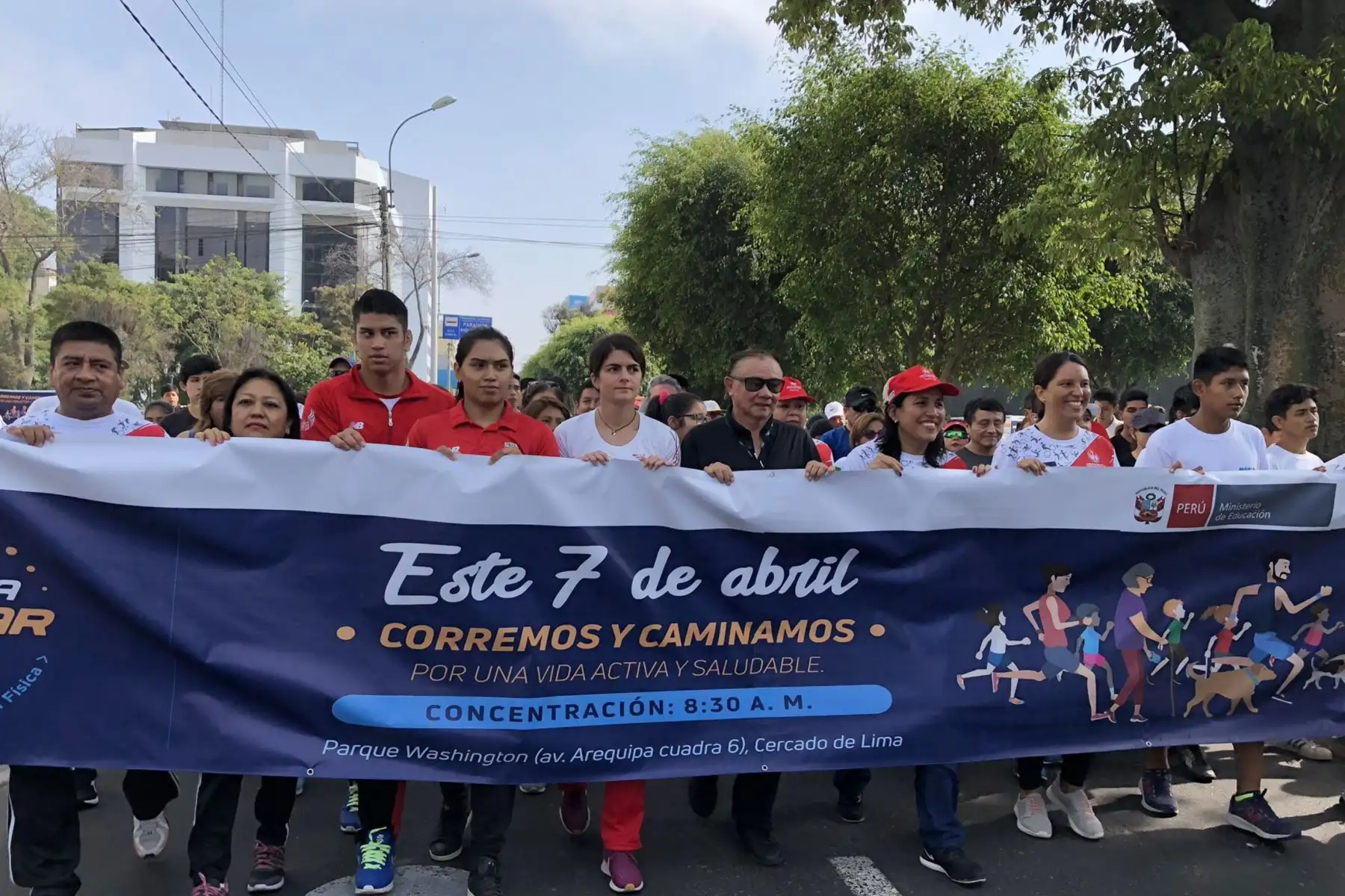 La ministra de Educación, Flor Pablo, participa de la Carrera Familiar 3K que reúne a nuestra comunidad educativa para promover la práctica de actividad física, hábitos de vida saludable y la interacción respetuosa entre niños, niñas y adolescentes.Foto:ANDINA/Difusión