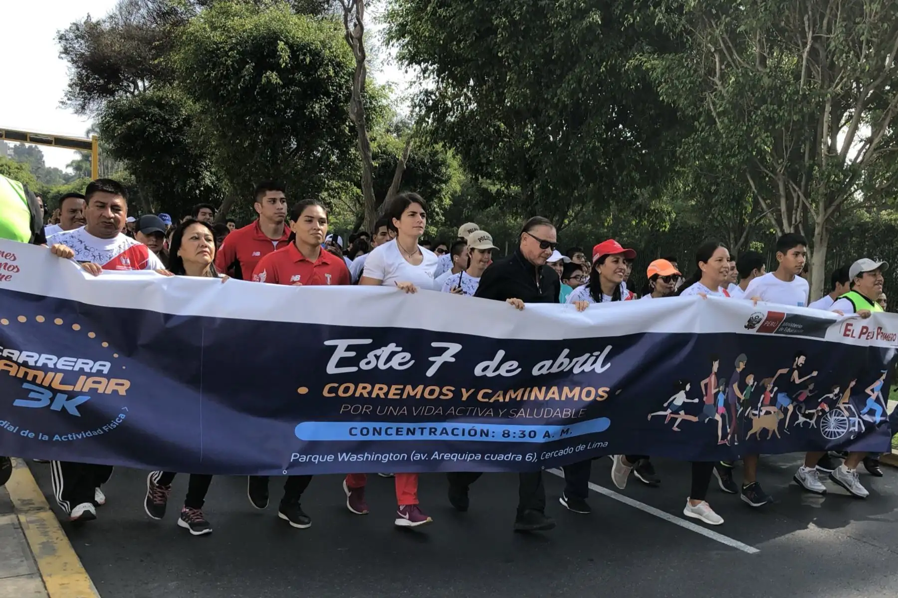 La ministra de Educación, Flor Pablo, participa de la Carrera Familiar 3K que reúne a nuestra comunidad educativa para promover la práctica de actividad física, hábitos de vida saludable y la interacción respetuosa entre niños, niñas y adolescentes.Foto:ANDINA/Difusión