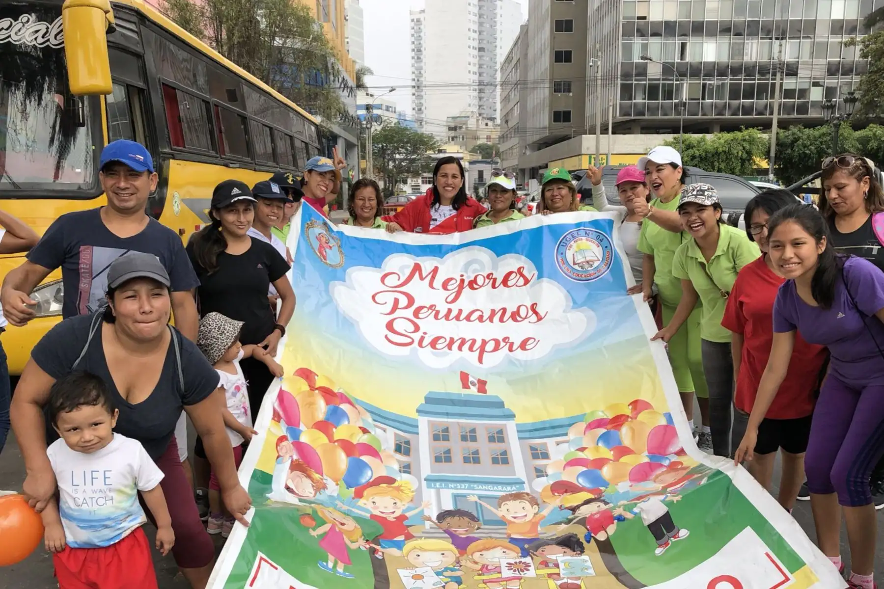 La ministra de Educación, Flor Pablo, participa de la Carrera Familiar 3K que reúne a nuestra comunidad educativa para promover la práctica de actividad física, hábitos de vida saludable y la interacción respetuosa entre niños, niñas y adolescentes.Foto:ANDINA/Difusión
