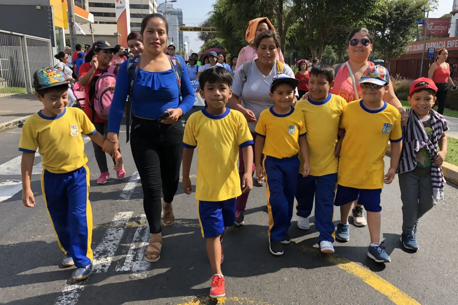 La ministra de Educación, Flor Pablo, participa de la Carrera Familiar 3K que reúne a nuestra comunidad educativa para promover la práctica de actividad física, hábitos de vida saludable y la interacción respetuosa entre niños, niñas y adolescentes.Foto:ANDINA/Difusión