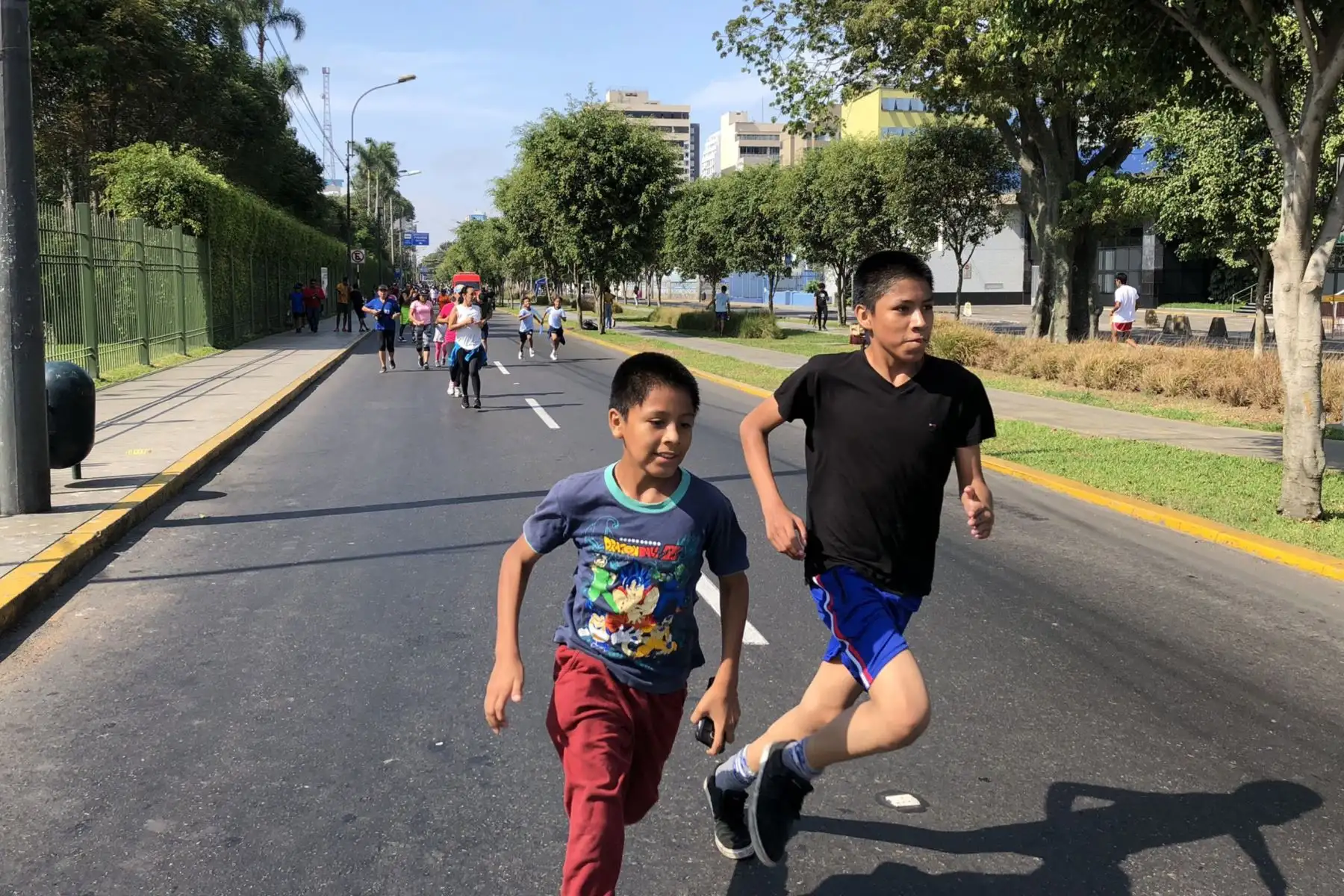 La ministra de Educación, Flor Pablo, participa de la Carrera Familiar 3K que reúne a nuestra comunidad educativa para promover la práctica de actividad física, hábitos de vida saludable y la interacción respetuosa entre niños, niñas y adolescentes.Foto:ANDINA/Difusión