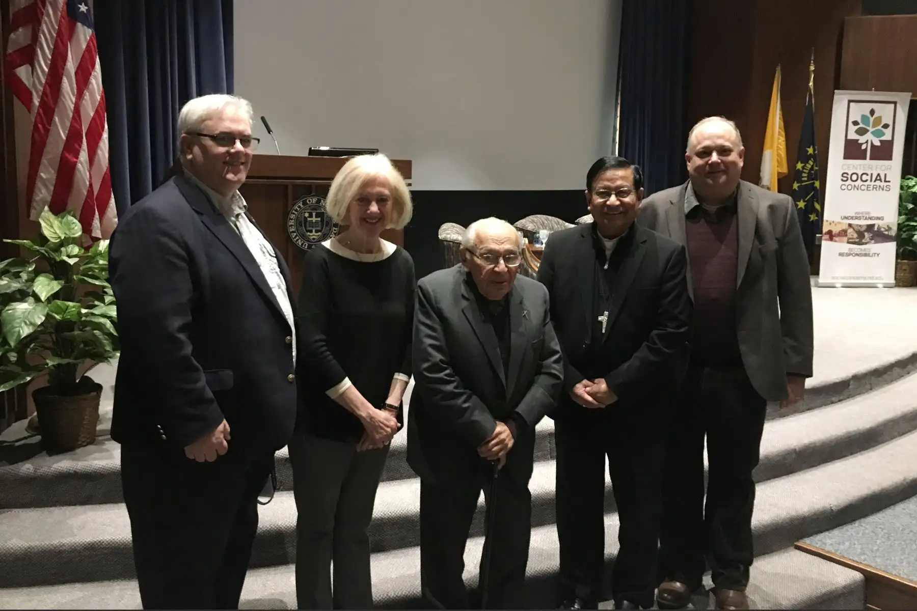 El P. Gustavo Gutiérrez ofrece una charla magistral donde participaron  la Dra. Lisa Sowle Cahill del Boston College, el Cardenal Charles Maung Bo Arzobispo de Yangong, de Myanmar (Birmania) y  Charles Clark del departamento de Economía de St. John’s University y  Daniel Graff de University of Notre Dame.
Foto: ANDINA/Cortesia University of Notre Dame