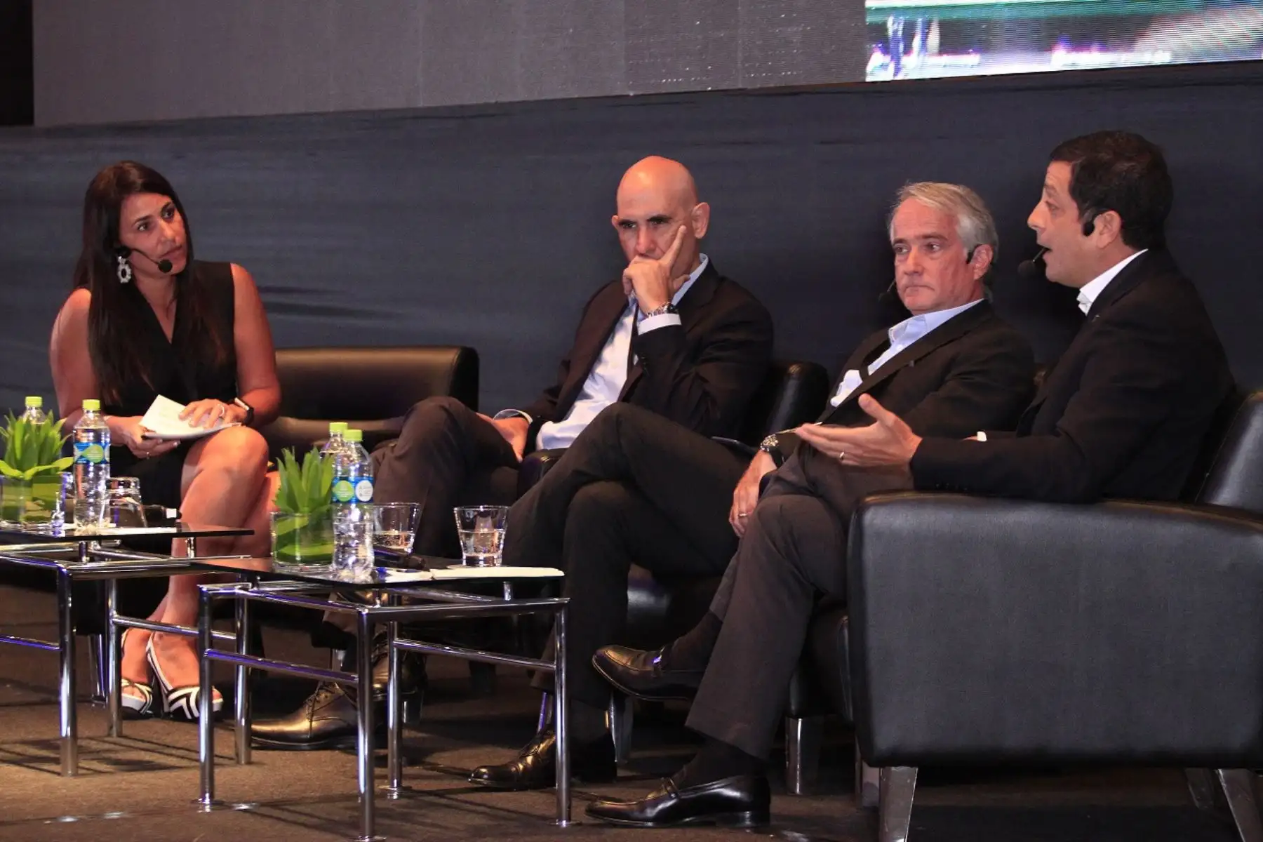 Vinka Samohod, VP de Transformación Digital de Telefónica del Perú; Eduardo Torres Llosa, CEO BBVA Continental; Julio Malo, CEO Banco Pichincha y Luis Felipe Castellanos, CEO de Interbank . Foto Cortesía.