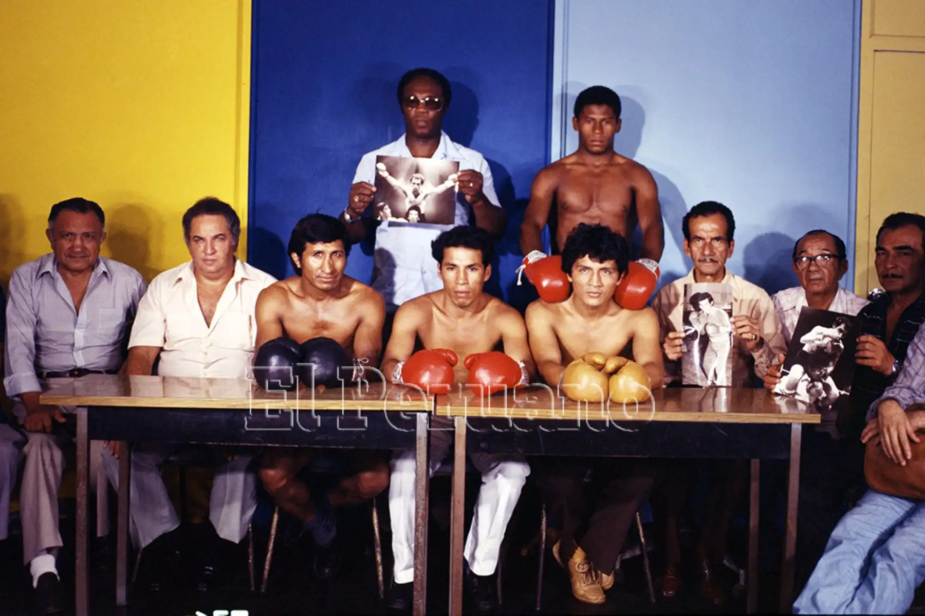 Lima - 22 febrero 1983 / Mauro Mina, Angel Bernaola Nicolás Cárpena, Vicente Rodriguéz, "Chichi" Torres, Jorge Bartra y José Salardi, junto a nuestros campeones Fernando Rocco, Orlando Romeroy "Chocolate" Torres y Felipe Guzmán una de las nuevas esperanzas del boxeo peruano reunidos por La Crónica para analizar el combate entre Luis Ibañez y Jiro Watanabe.