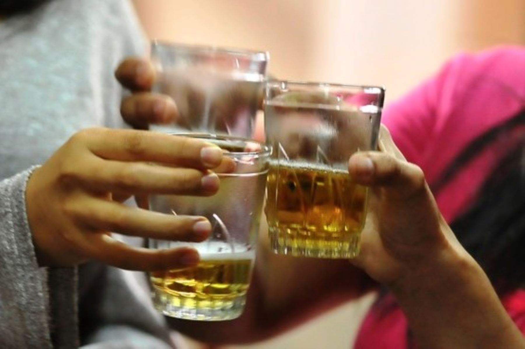 Invocan a la población “ a no compartir bebidas de un mismo vaso