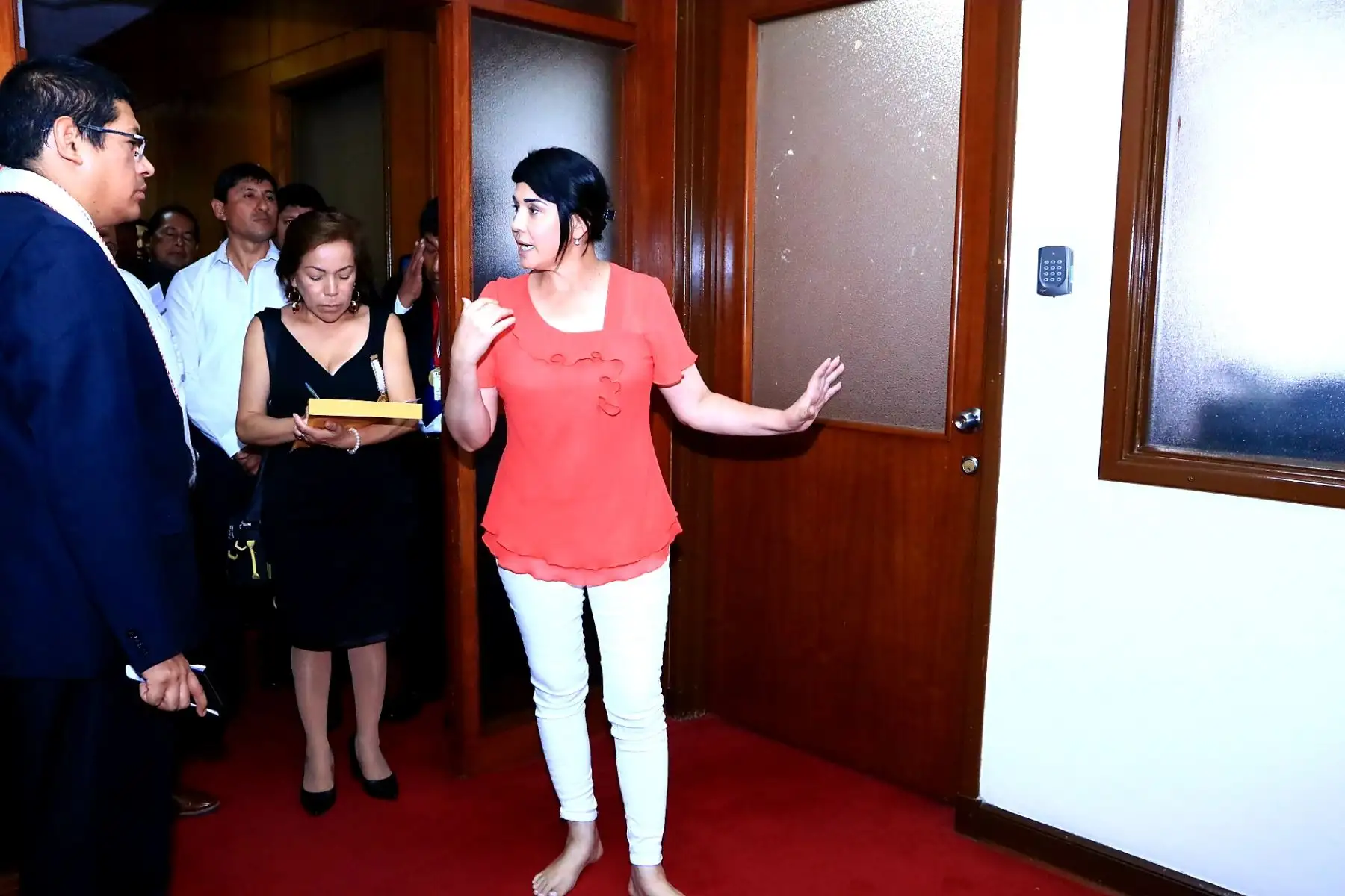 Rosa Venegas, ex asesora de Chávarry participa en el desarrollo de diligencia de reconstrucción del ingreso ilegal a una oficina que había sido lacrada por el fiscal José Domingo Pérez.
Foto: ANDINA/Difusión
