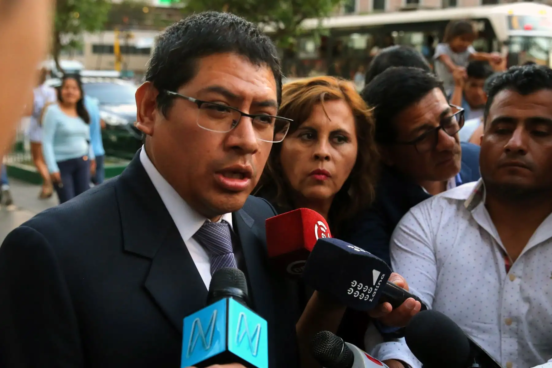 Fiscal Reynaldo  Abia, inspecciona  reconstrucción de la oficina lacrada en el Ministerio Público . Foto: ANDINA/Vidal Tarqui