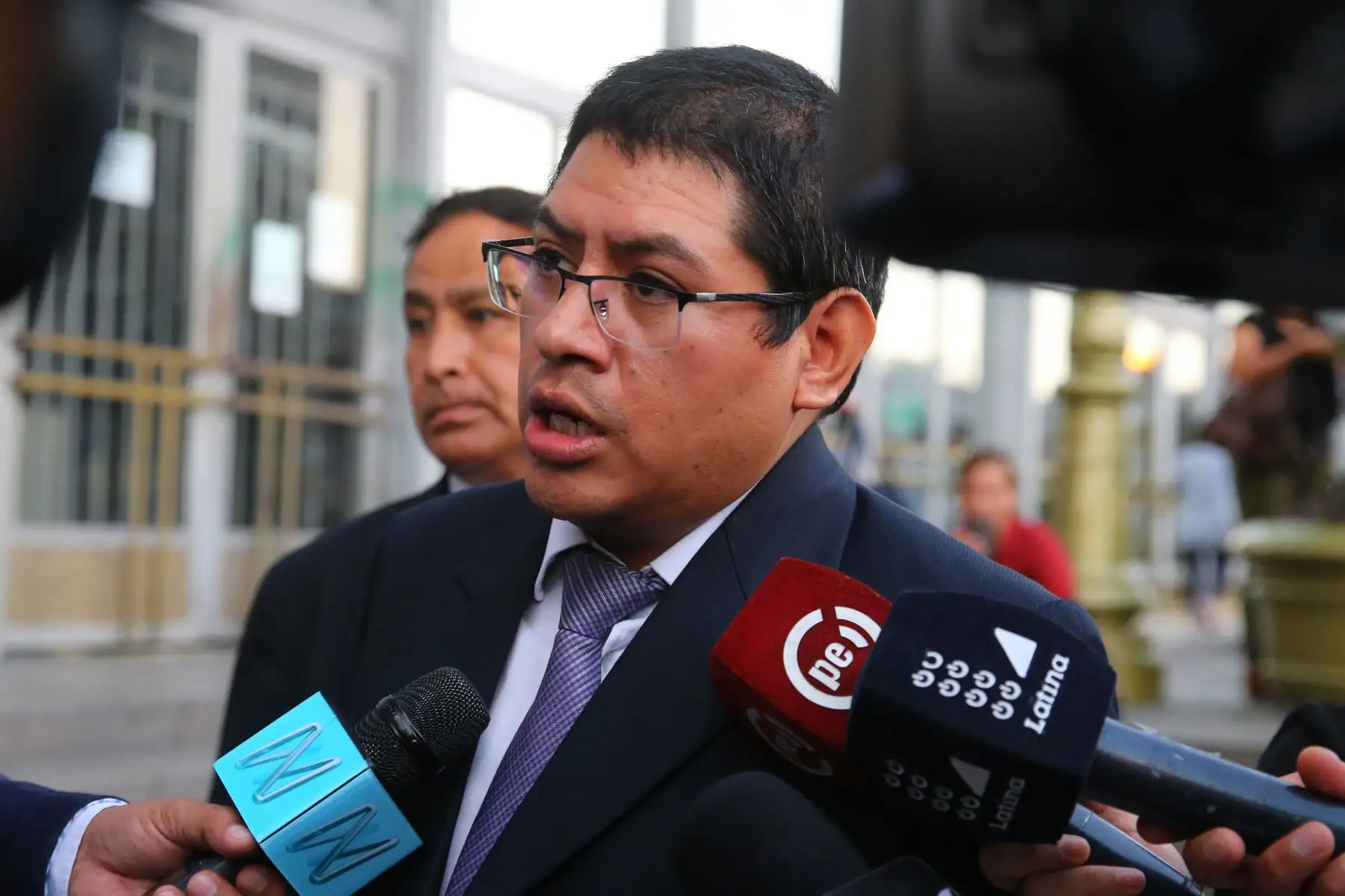 Fiscal Reynaldo  Abia, inspecciona  reconstrucción de la oficina lacrada en el Ministerio Público . Foto: ANDINA/Vidal Tarqui