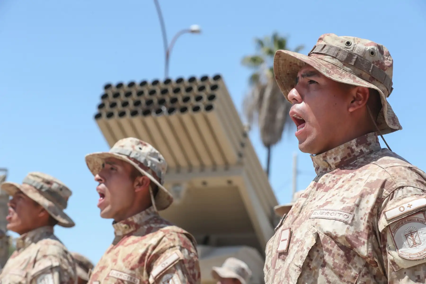 Ministro de Defensa, José Huerta visitó bases del Pedregal y Cemae en Arequipa.
Foto: ANDINA/MINDEF